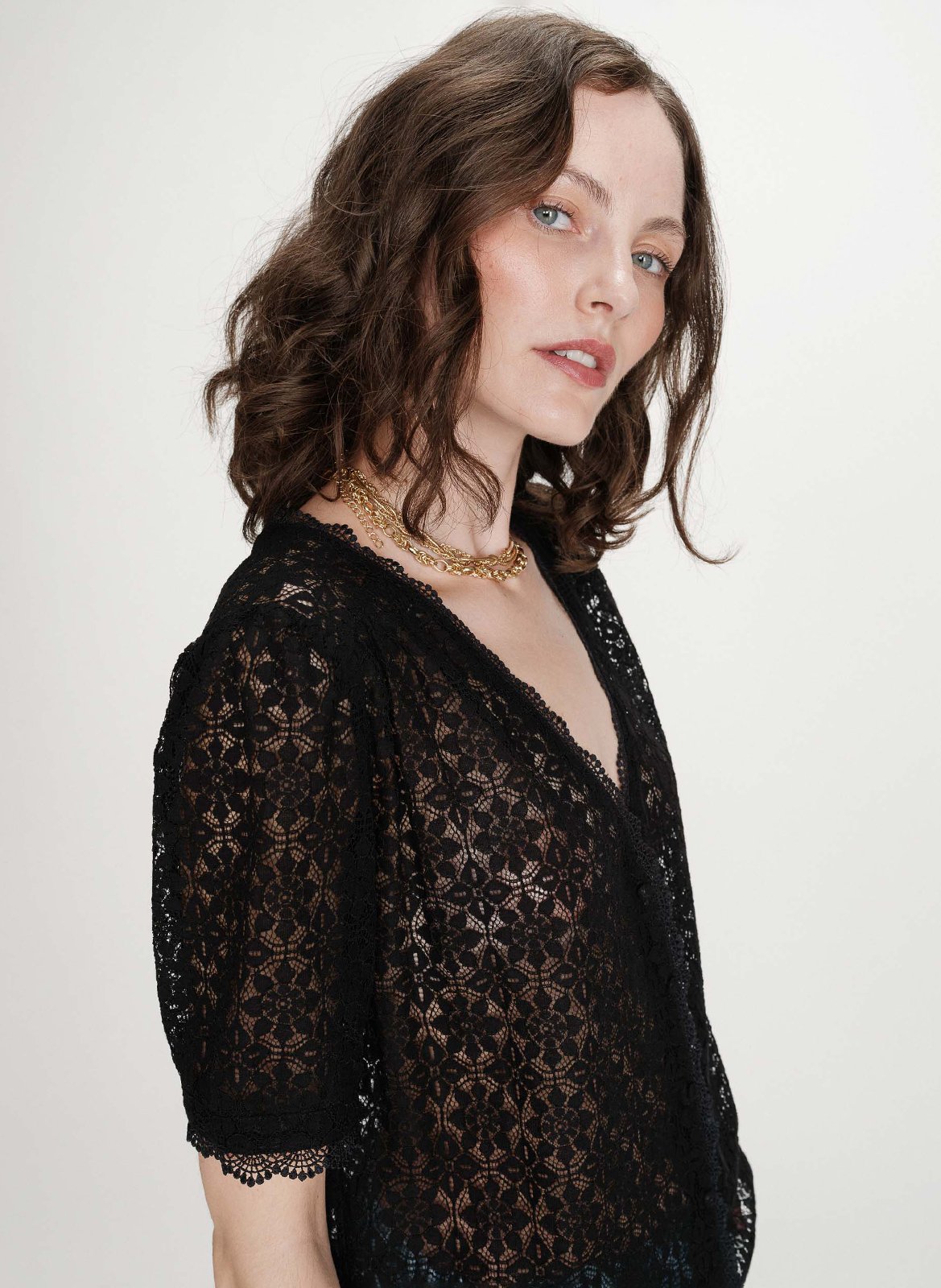 Top col V boutonné en dentelle GRACE ET MILA Noir