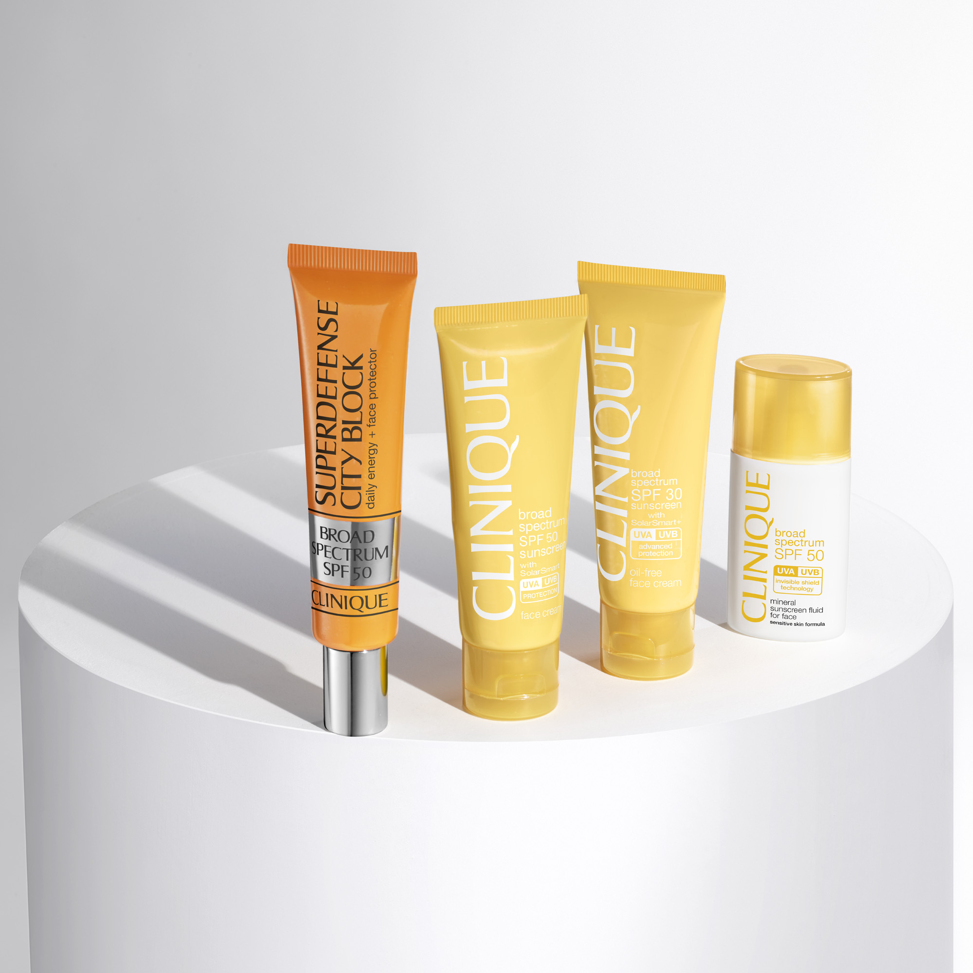 Superdefense City Block SPF 50 - Protecteur Quotidien Visage Énergisant SPF 50 CLINIQUE No color