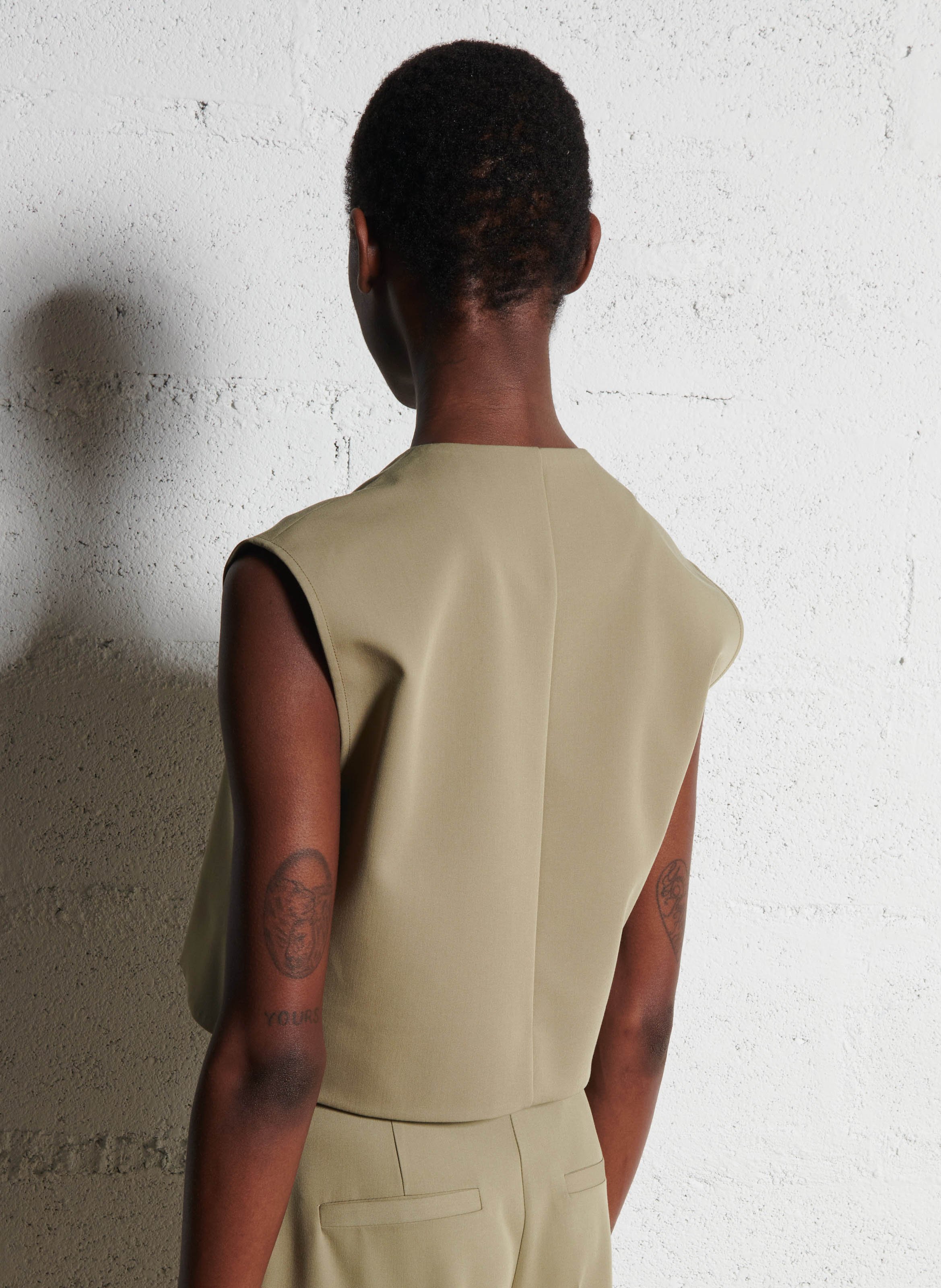 Round neck tailored vest IMPERIAL Khaki