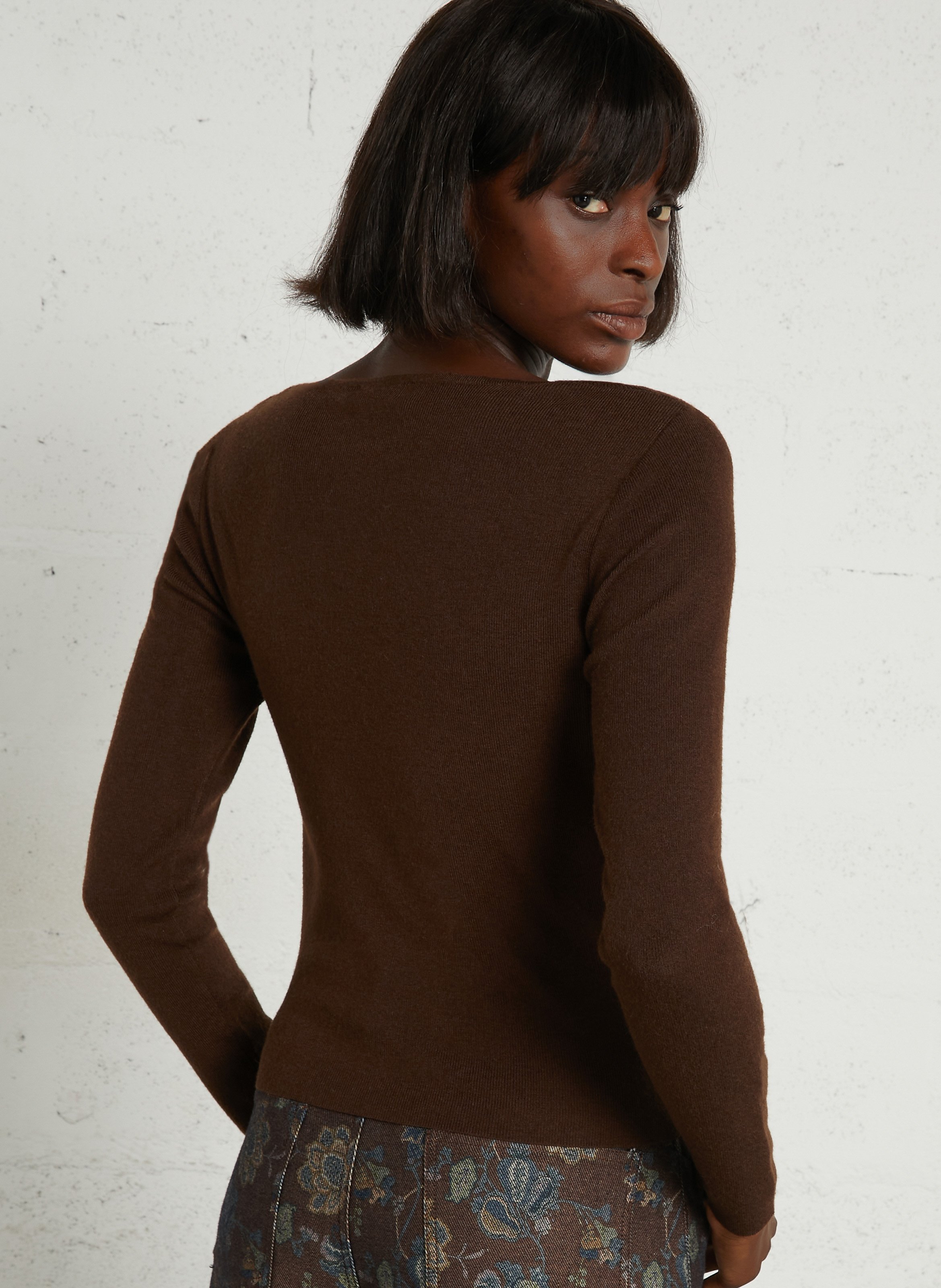 Eng anliegender Bootsausschnitt-Pullover SUNCOO Braun