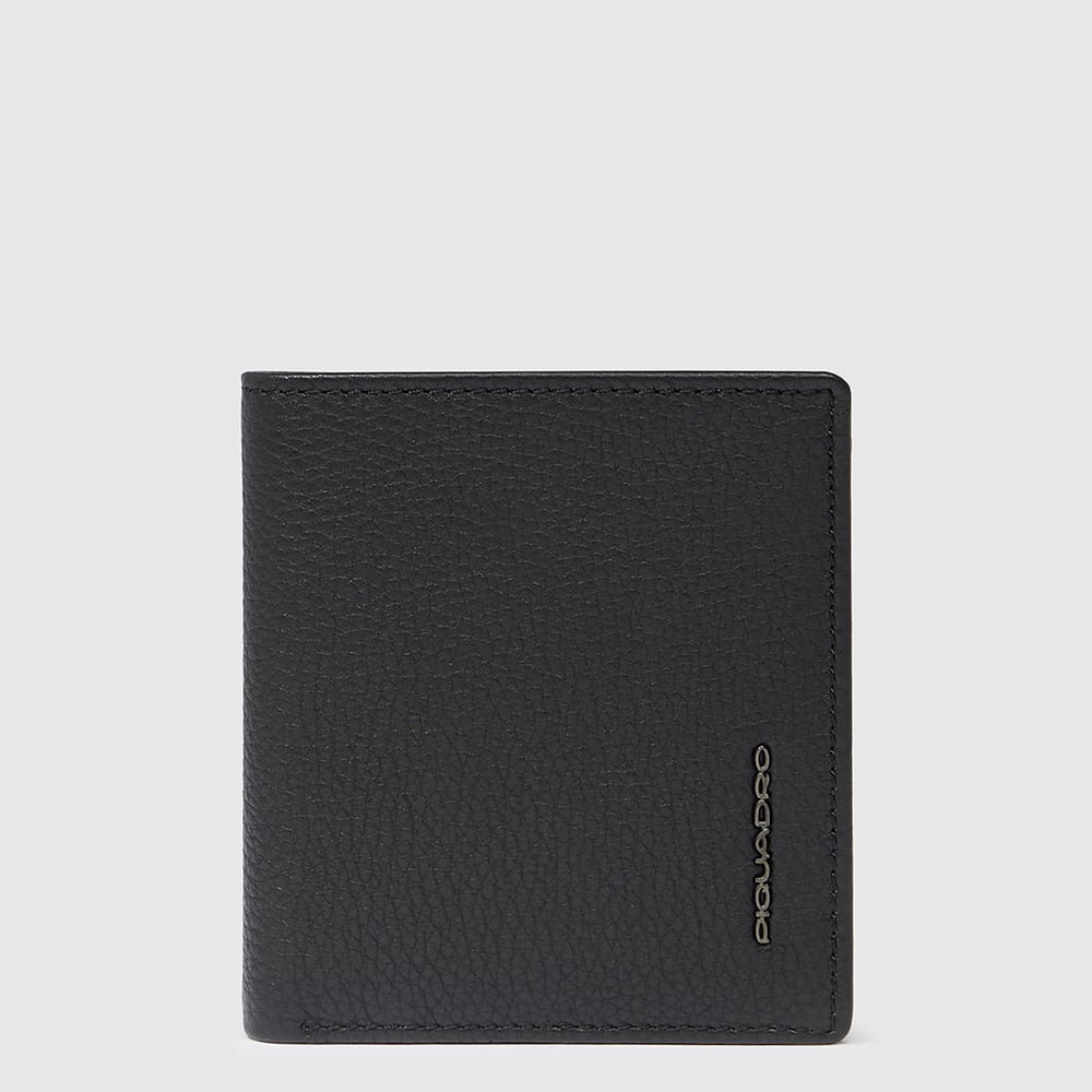 - 100% leather, - 6 cardholder slots, - 1 central compartment, - Size: L10 x H7 cm. PIQUADRO Blue