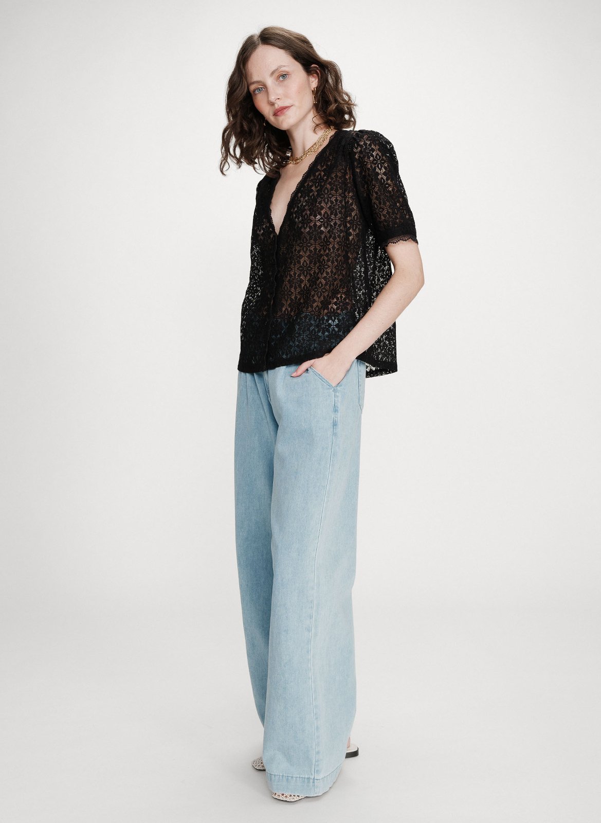Top col V boutonné en dentelle GRACE ET MILA Noir