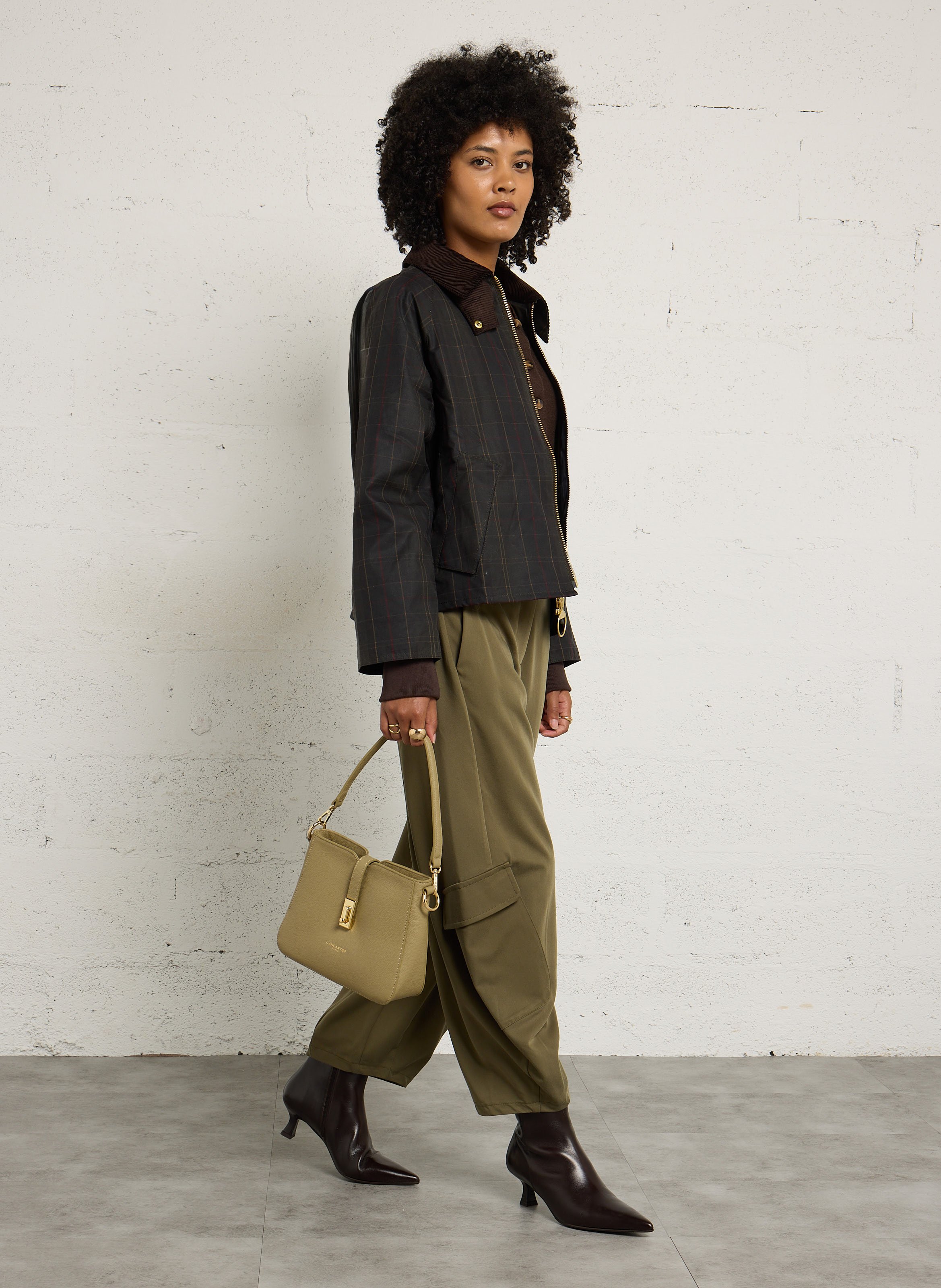Sac besace en cuir de vachette LANCASTER PARIS Kaki