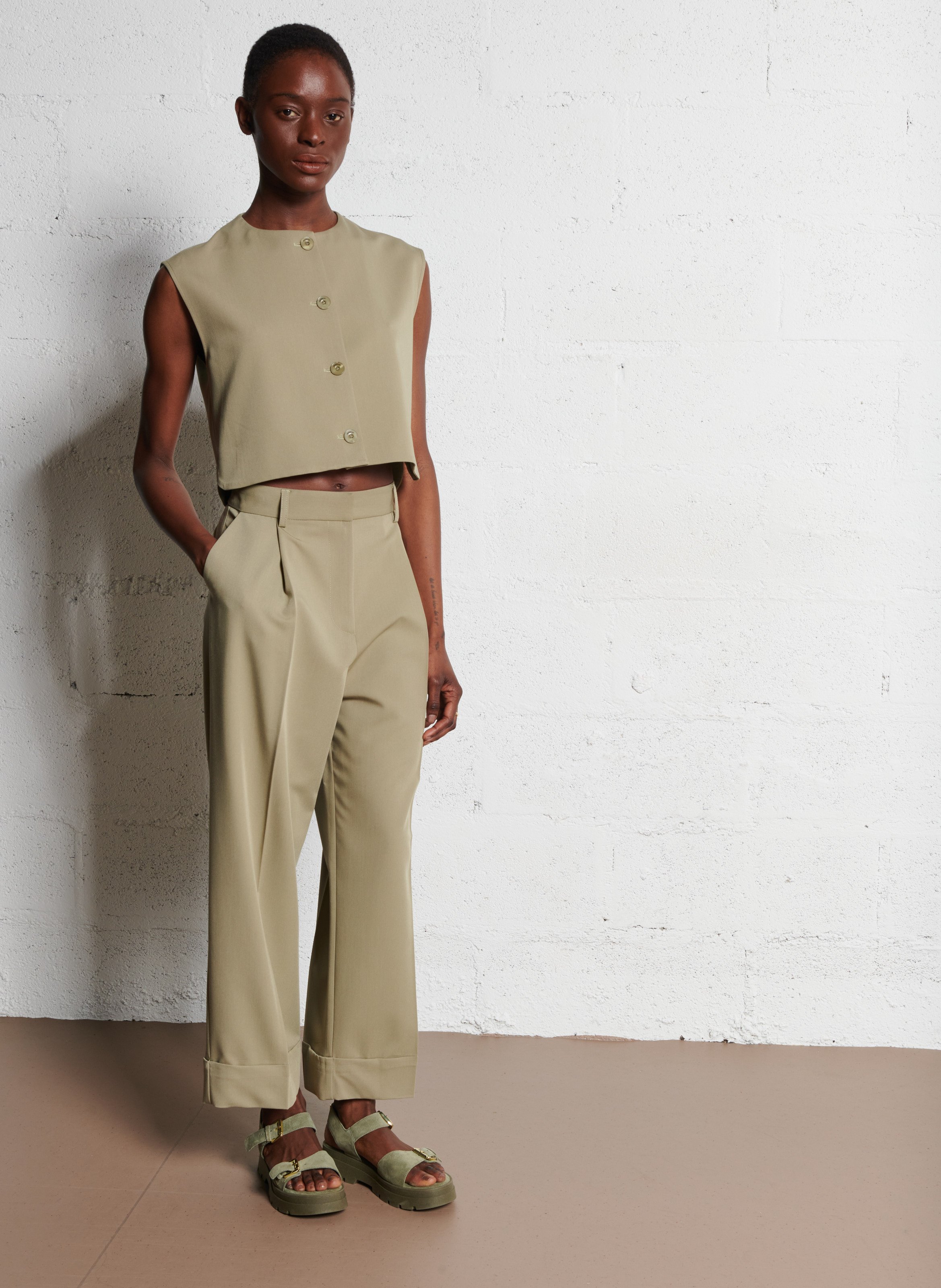 Round neck tailored vest IMPERIAL Khaki