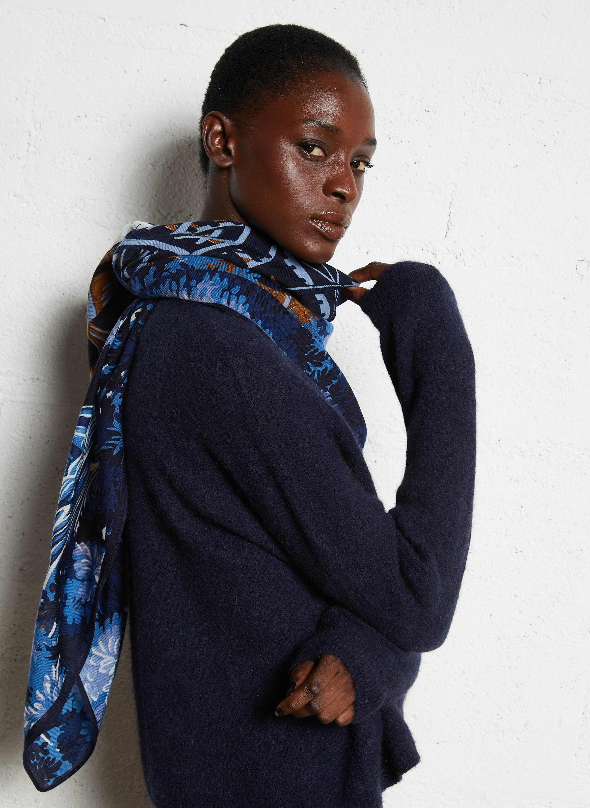 Etole carré imprimée en laine INOUI EDITIONS Bleu