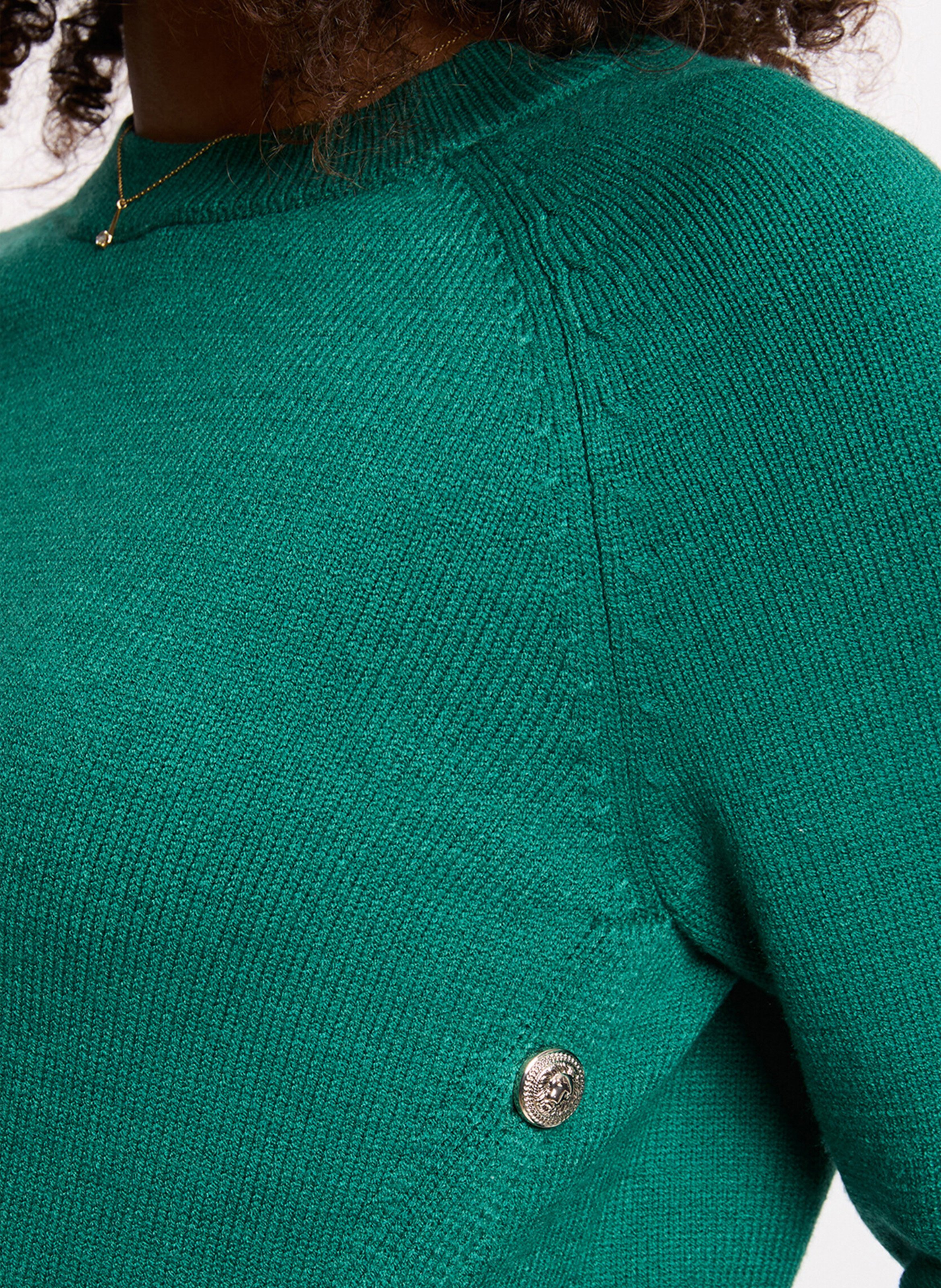 <p>Gerade geschnittenes Oberteil mit Rundhalsausschnitt und Knopfdetail</p> MORGAN Grun