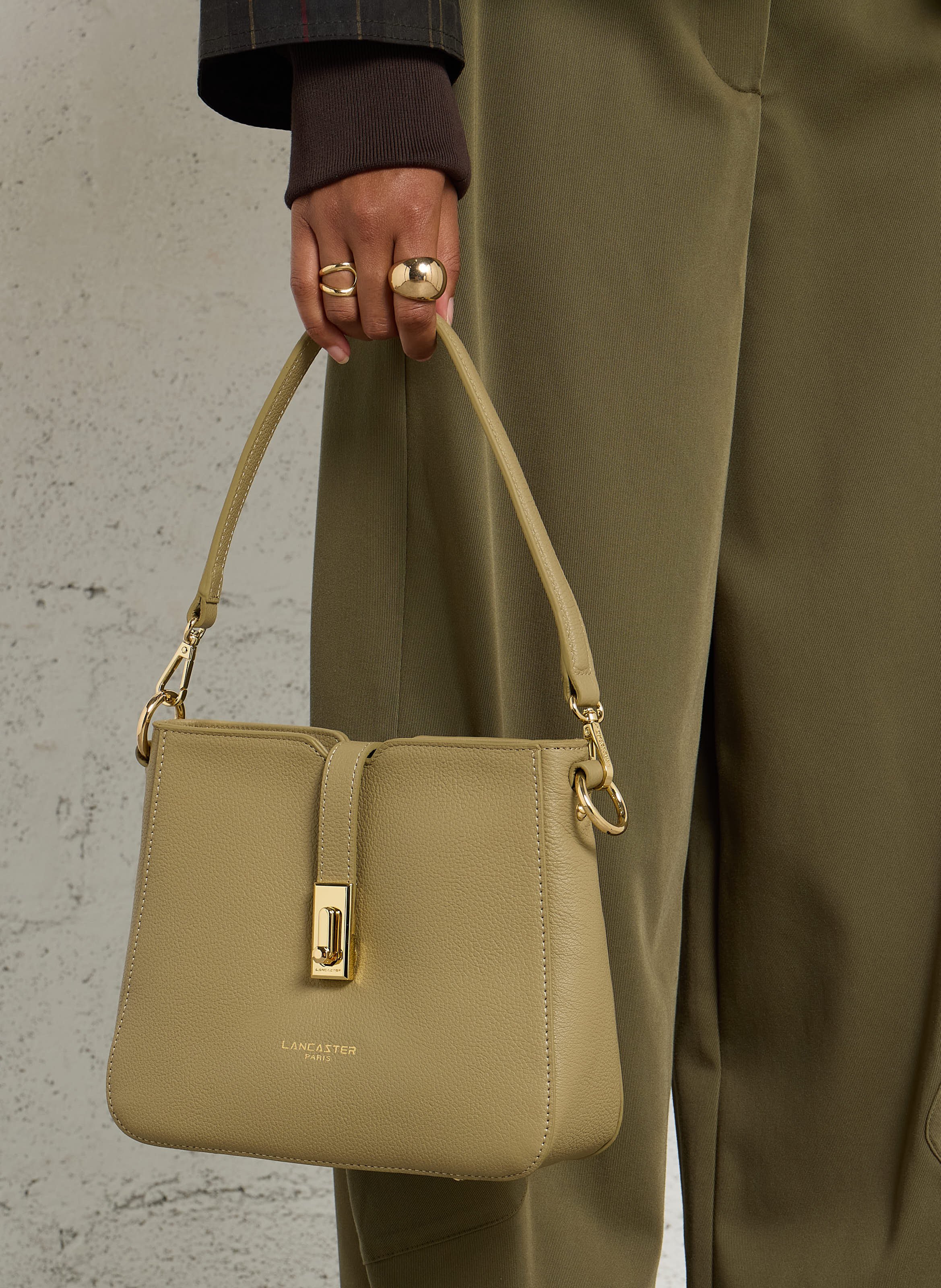 Sac besace en cuir de vachette LANCASTER PARIS Kaki