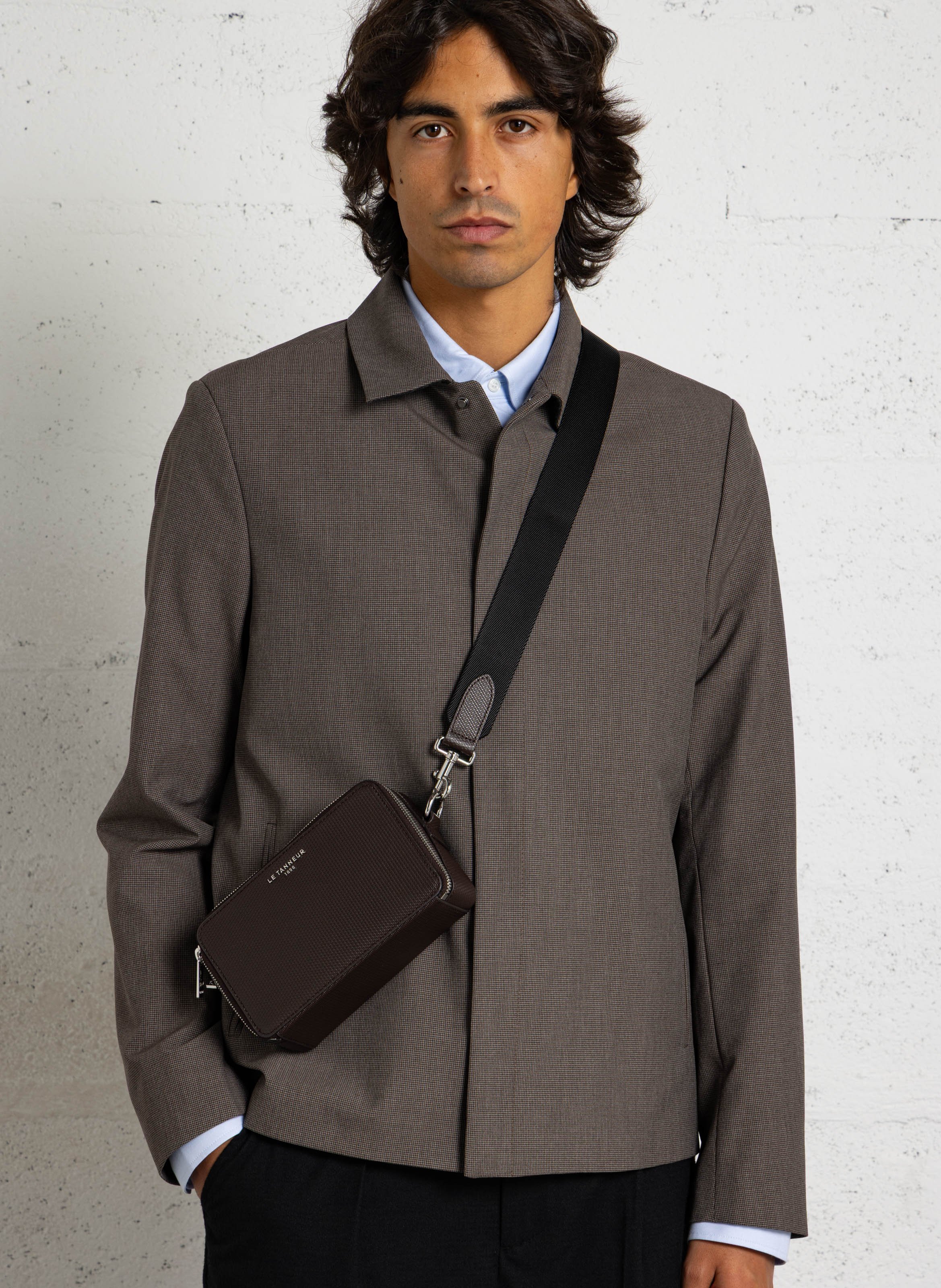 Leather shoulder bag LE TANNEUR Brown