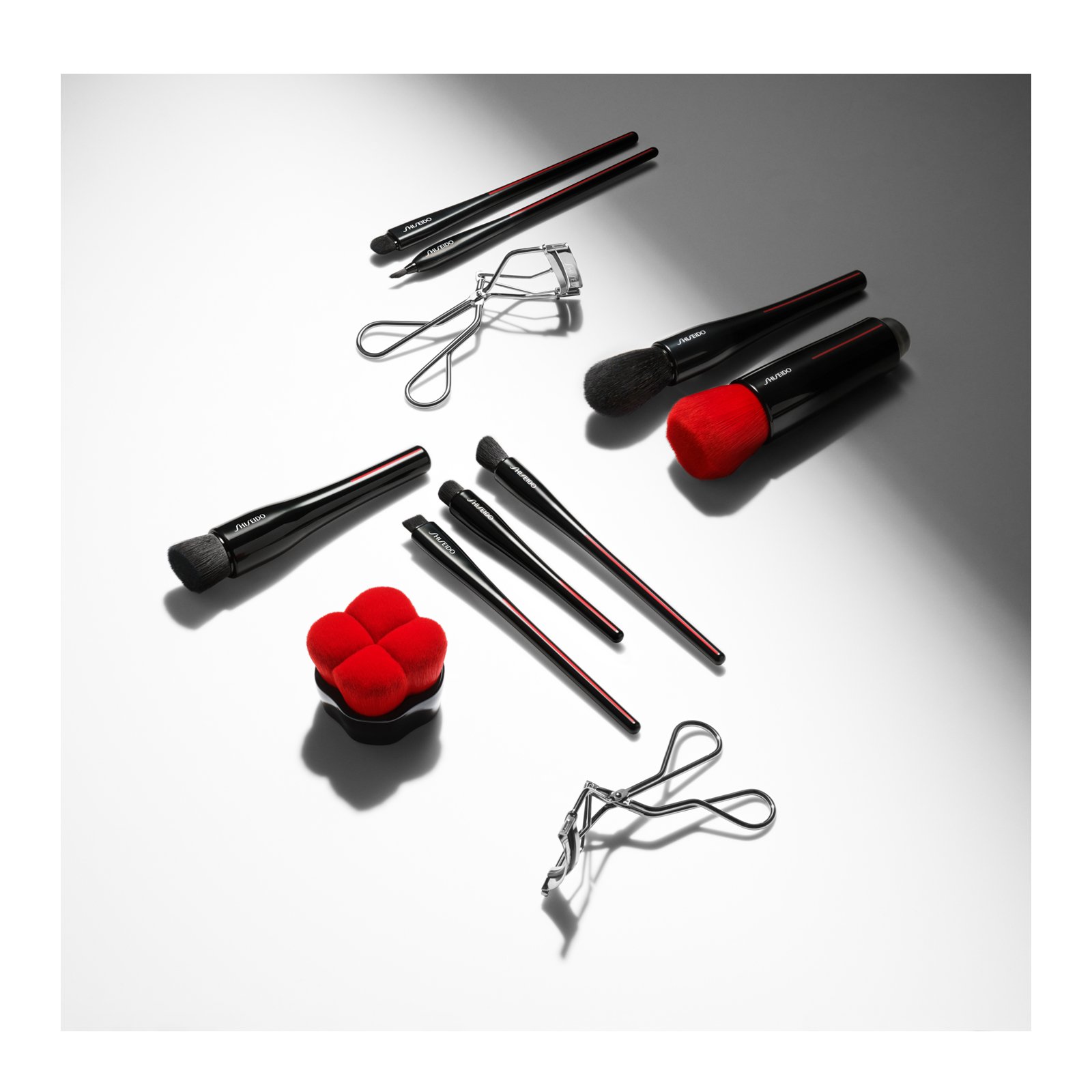 HANEN FUDE - Oogschaduwkwastje SHISEIDO No color