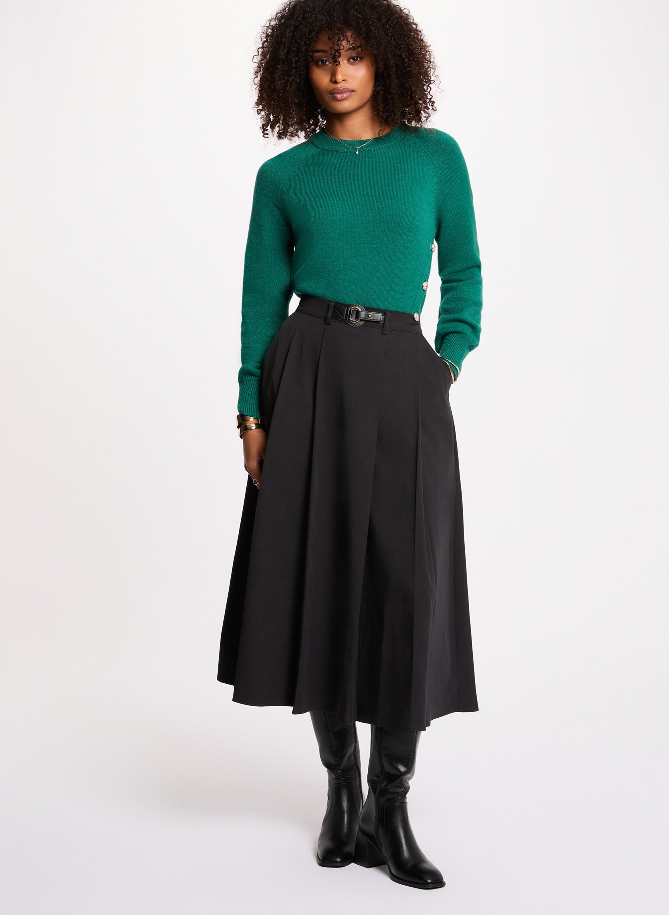 <p>Gerade geschnittenes Oberteil mit Rundhalsausschnitt und Knopfdetail</p> MORGAN Grun