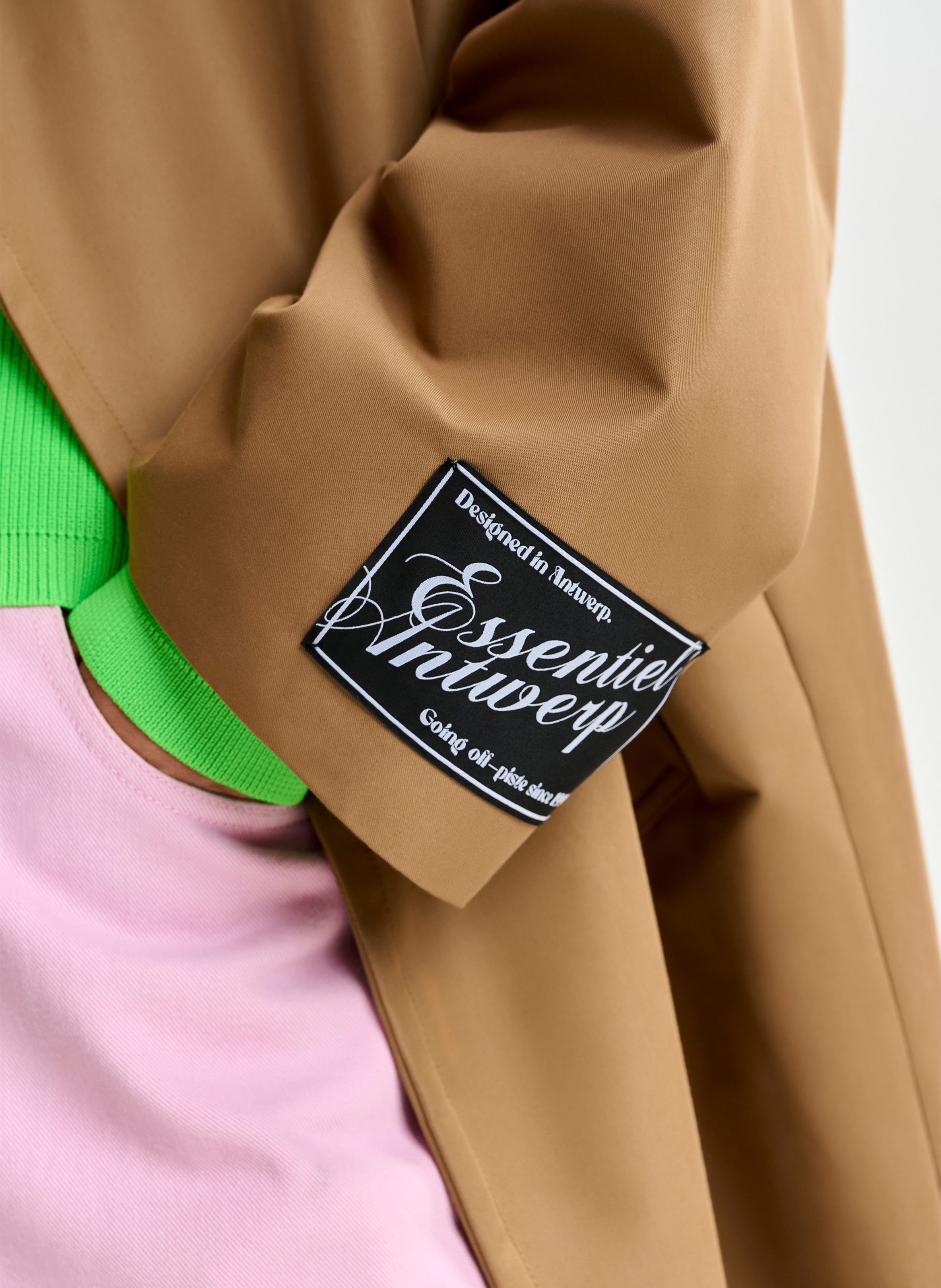 Gabardina de mezcla de algodón con cuello sastre ESSENTIEL ANTWERP Marron