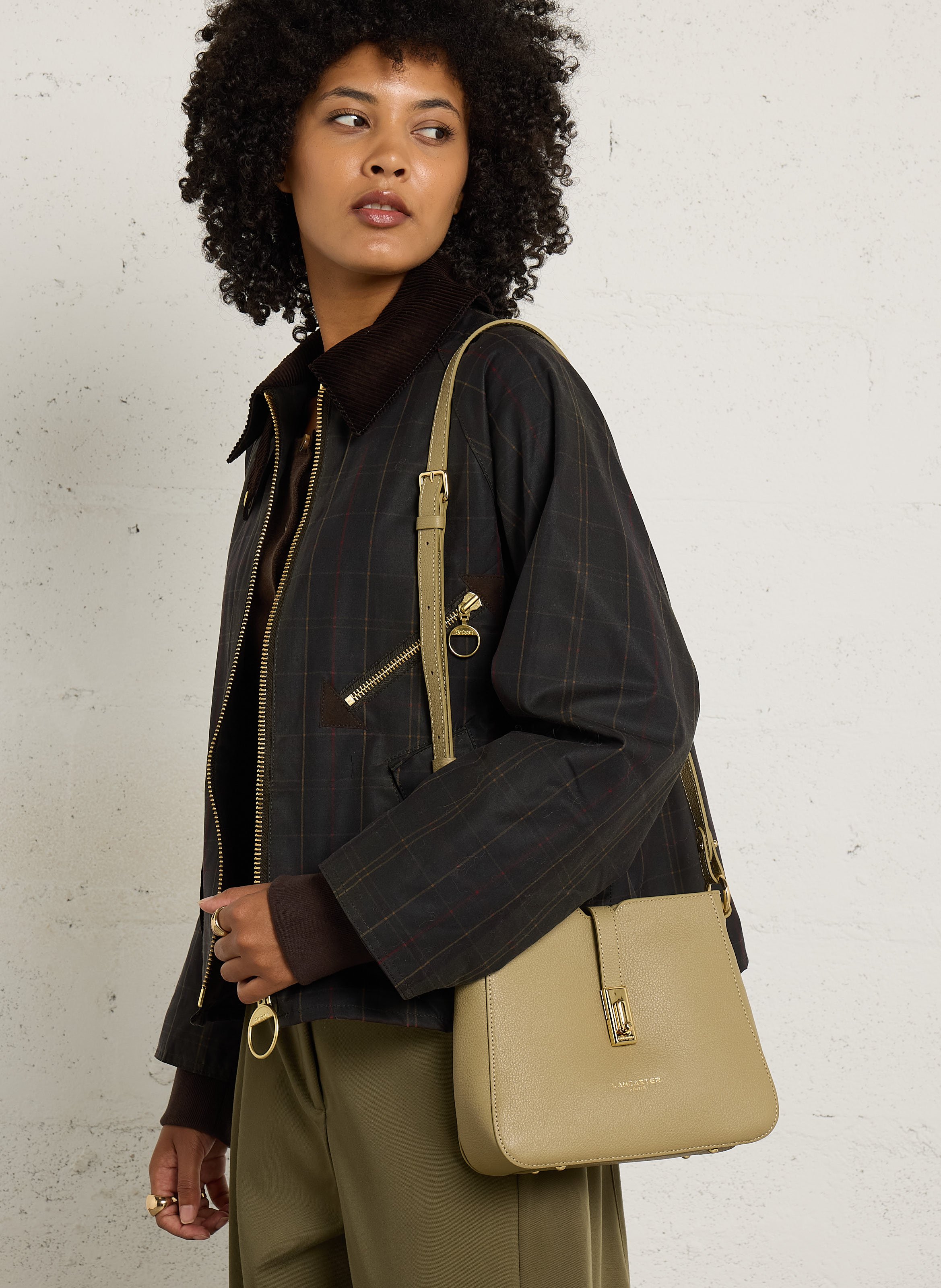 Sac besace en cuir de vachette LANCASTER PARIS Kaki