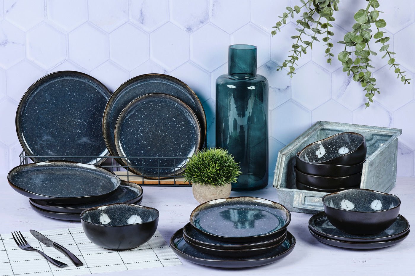 Service les essentiels iris - 18 pièces - bleu nuit BJORN Bleu