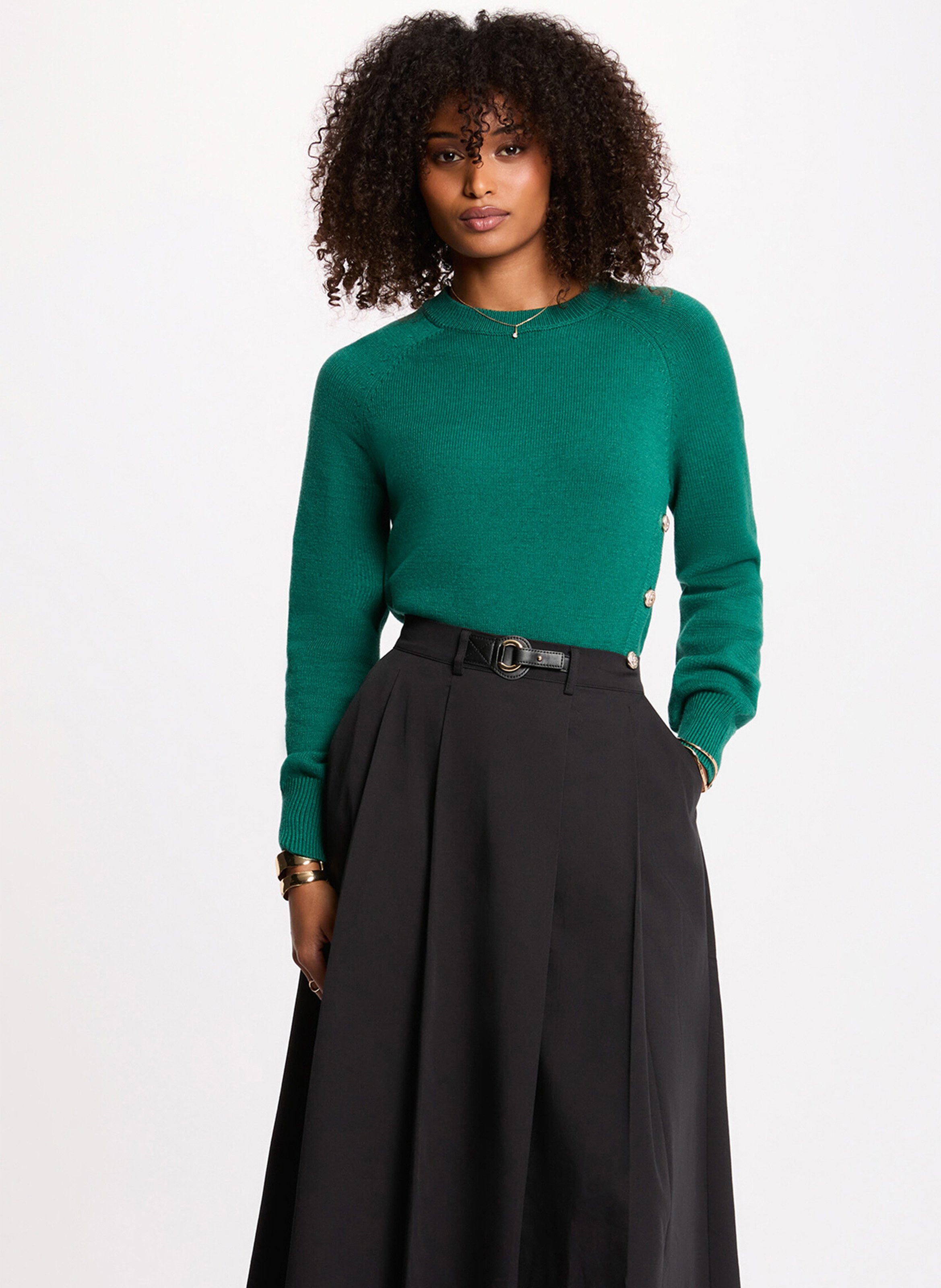 <p>Gerade geschnittenes Oberteil mit Rundhalsausschnitt und Knopfdetail</p> MORGAN Grun