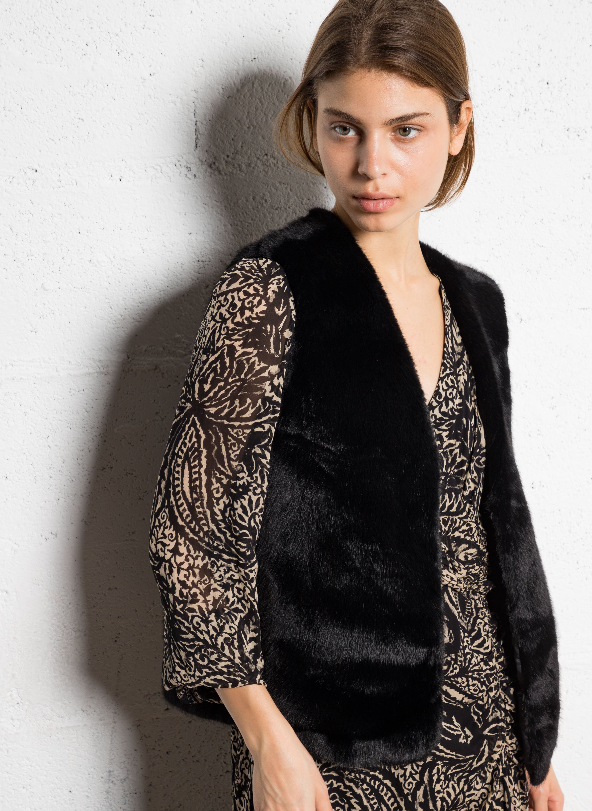 Veste col V effet fourrure  SUD EXPRESS