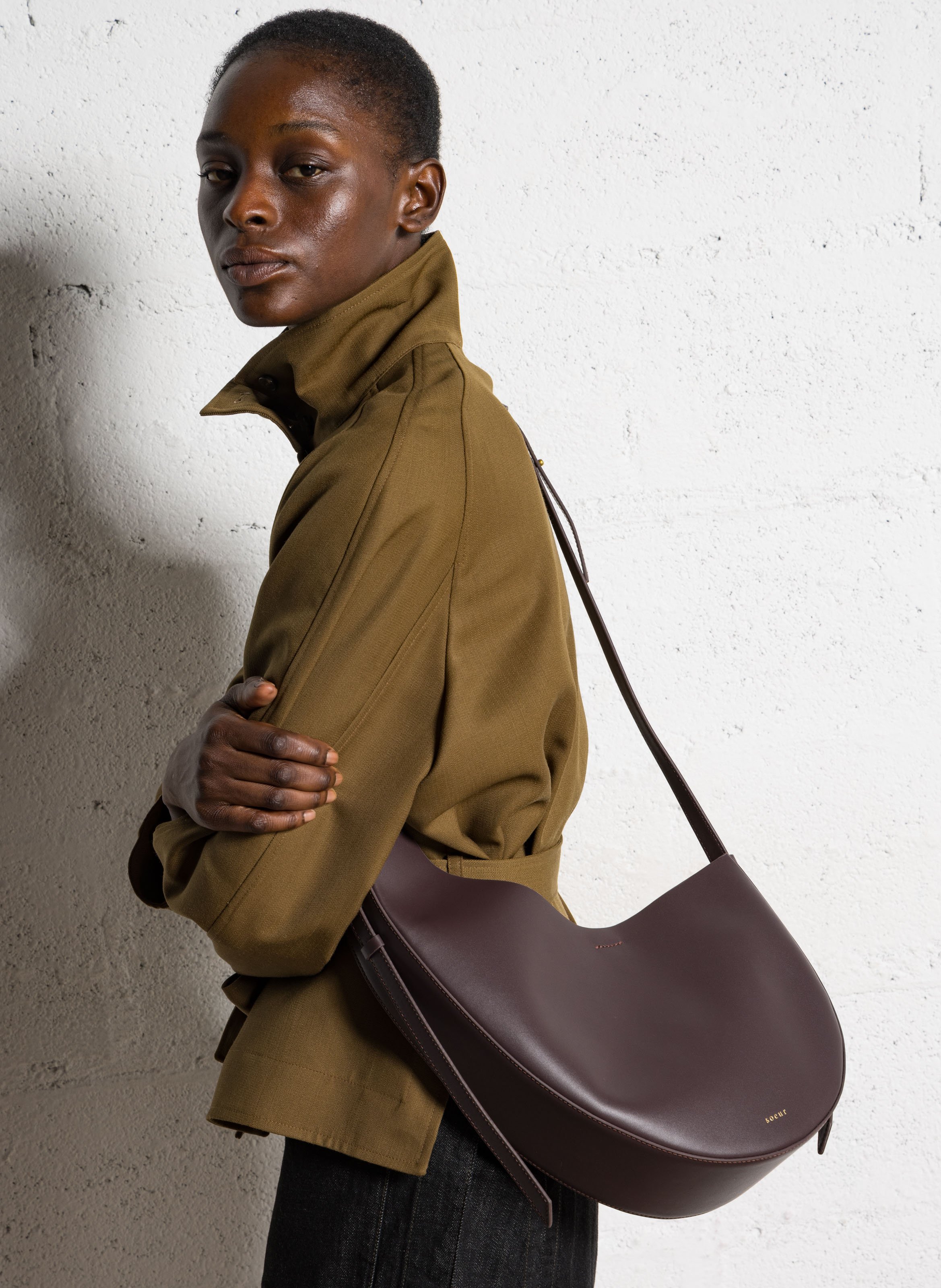 Sac bandoulière asymétrique en cuir lisse SOEUR Rouge