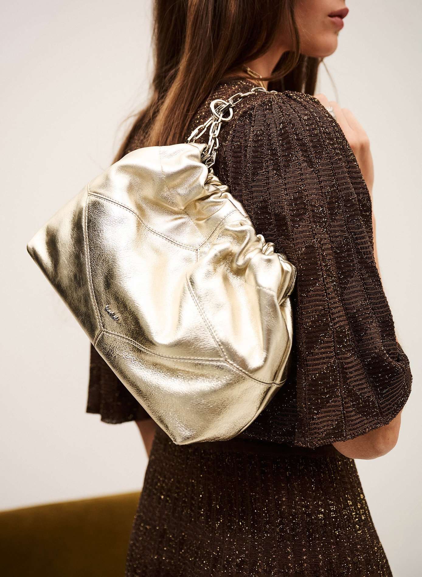 Sac bandoulière en cuir métallisé BA&SH Doré