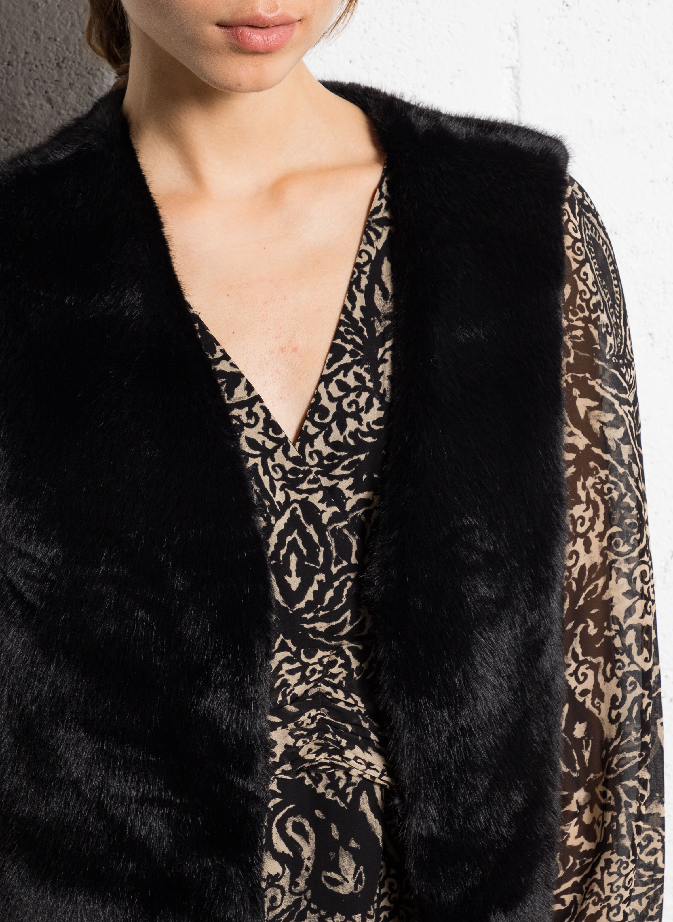 Veste col V effet fourrure  SUD EXPRESS Noir