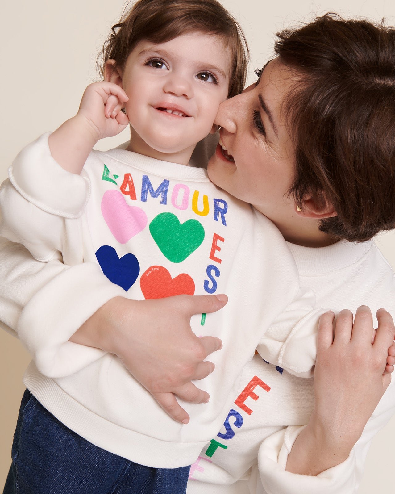 The "Love Declaration" sweatshirt is made of organic cotton. EMOI EMOI Multicolored