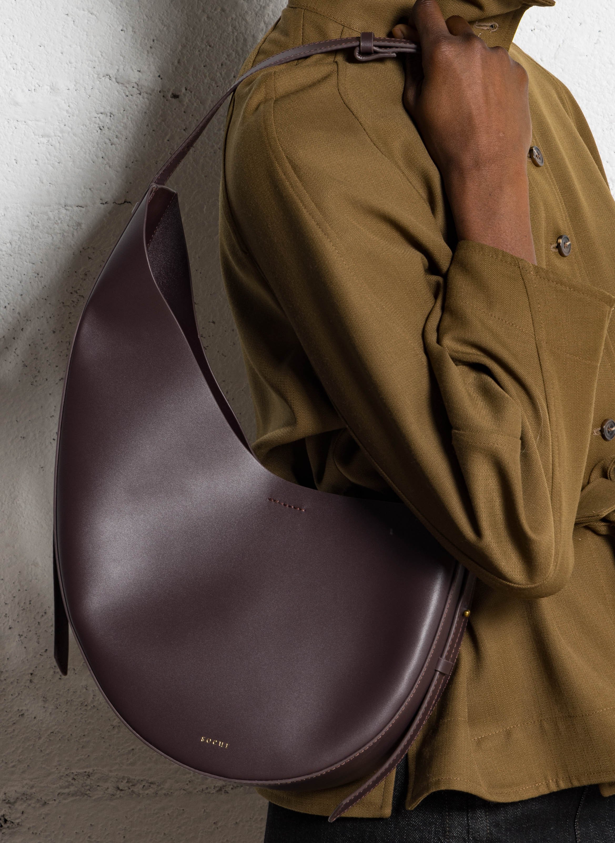 Sac bandoulière asymétrique en cuir lisse SOEUR Rouge