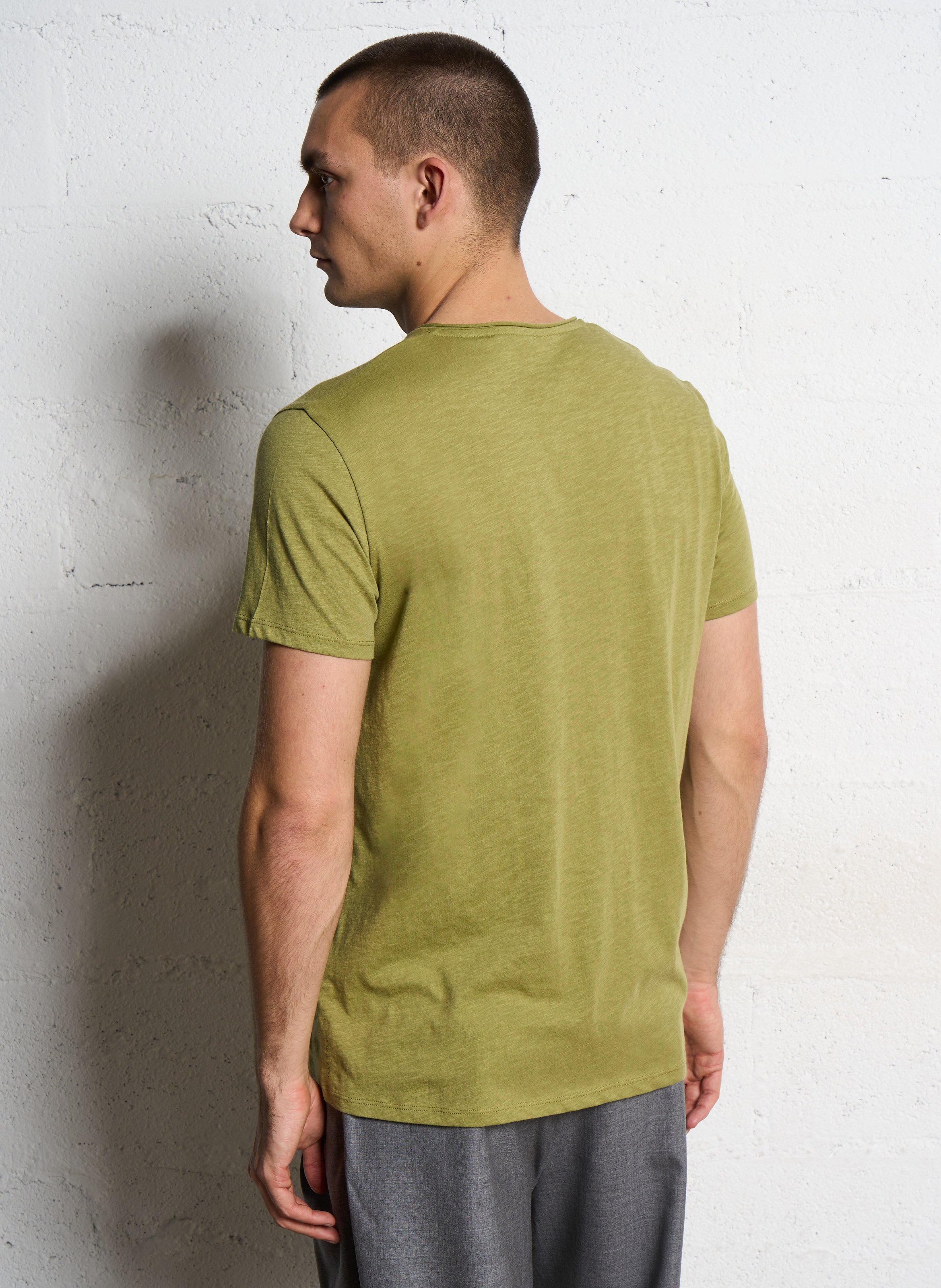 Gerade geschnittenes Baumwoll-T-Shirt mit V-Ausschnitt IKKS Grun