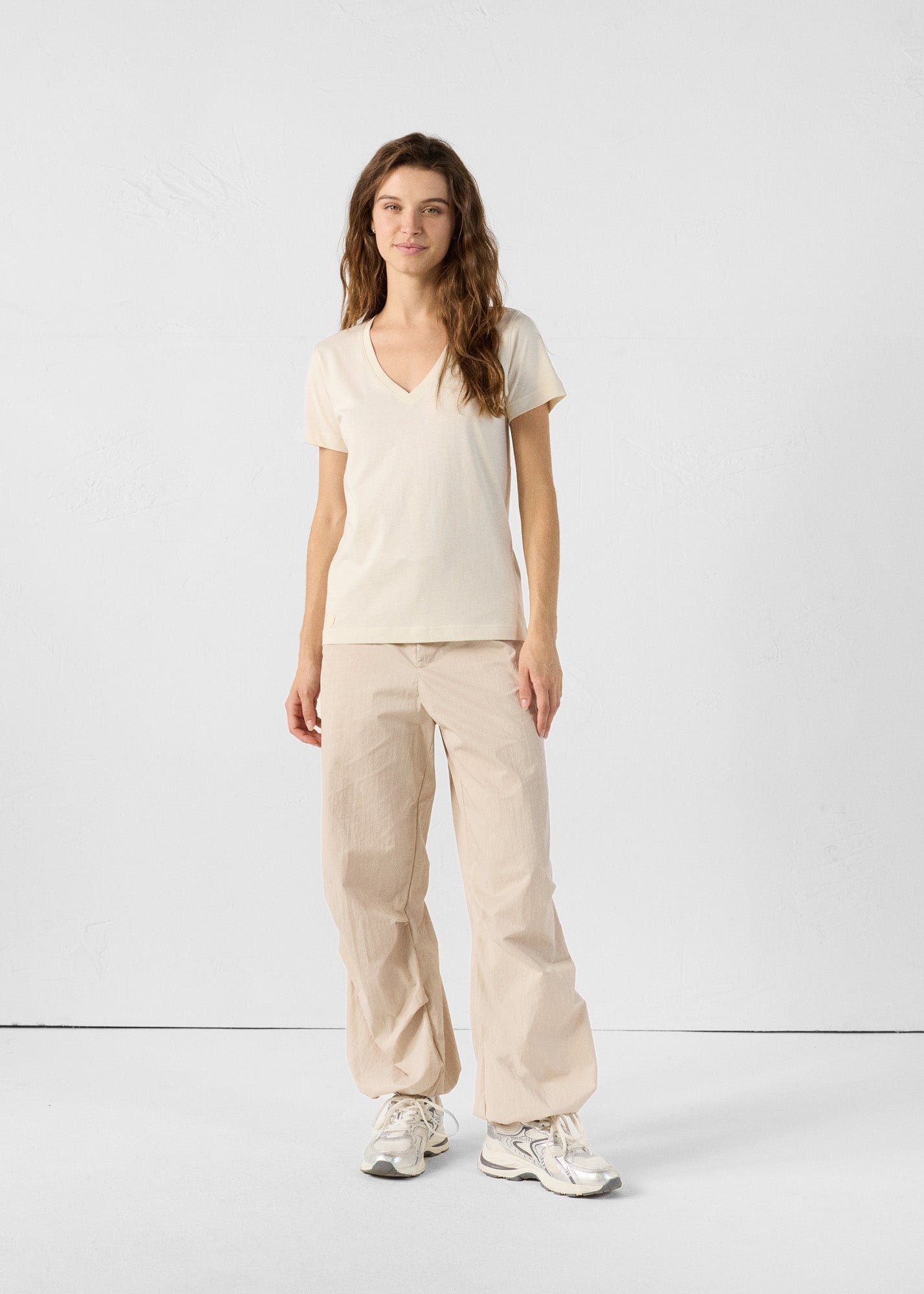 V-neck soft t-shirt JOTT White