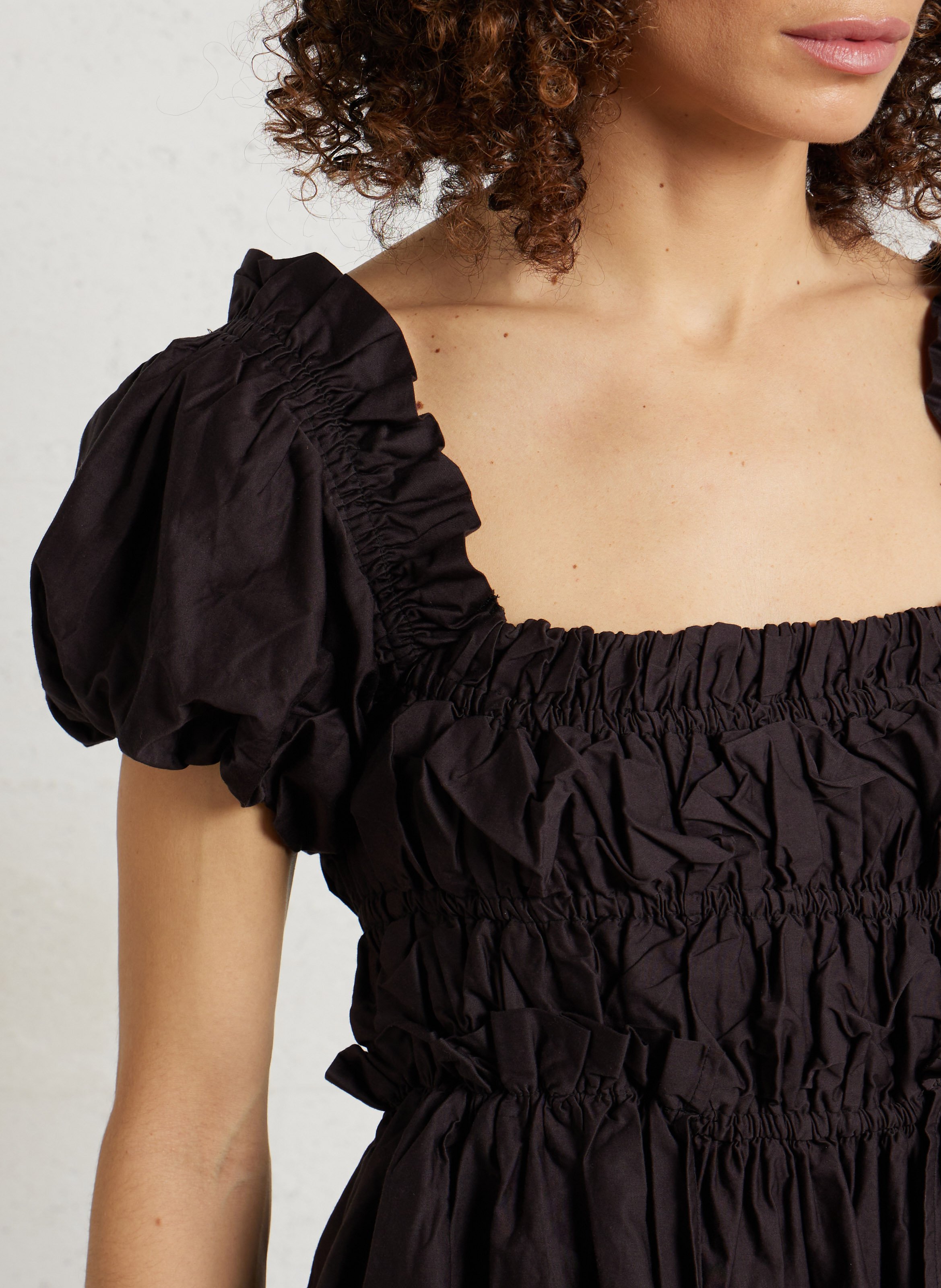 Korte jurk met vierkante halslijn van biologisch katoen DAMSON MADDER Zwart