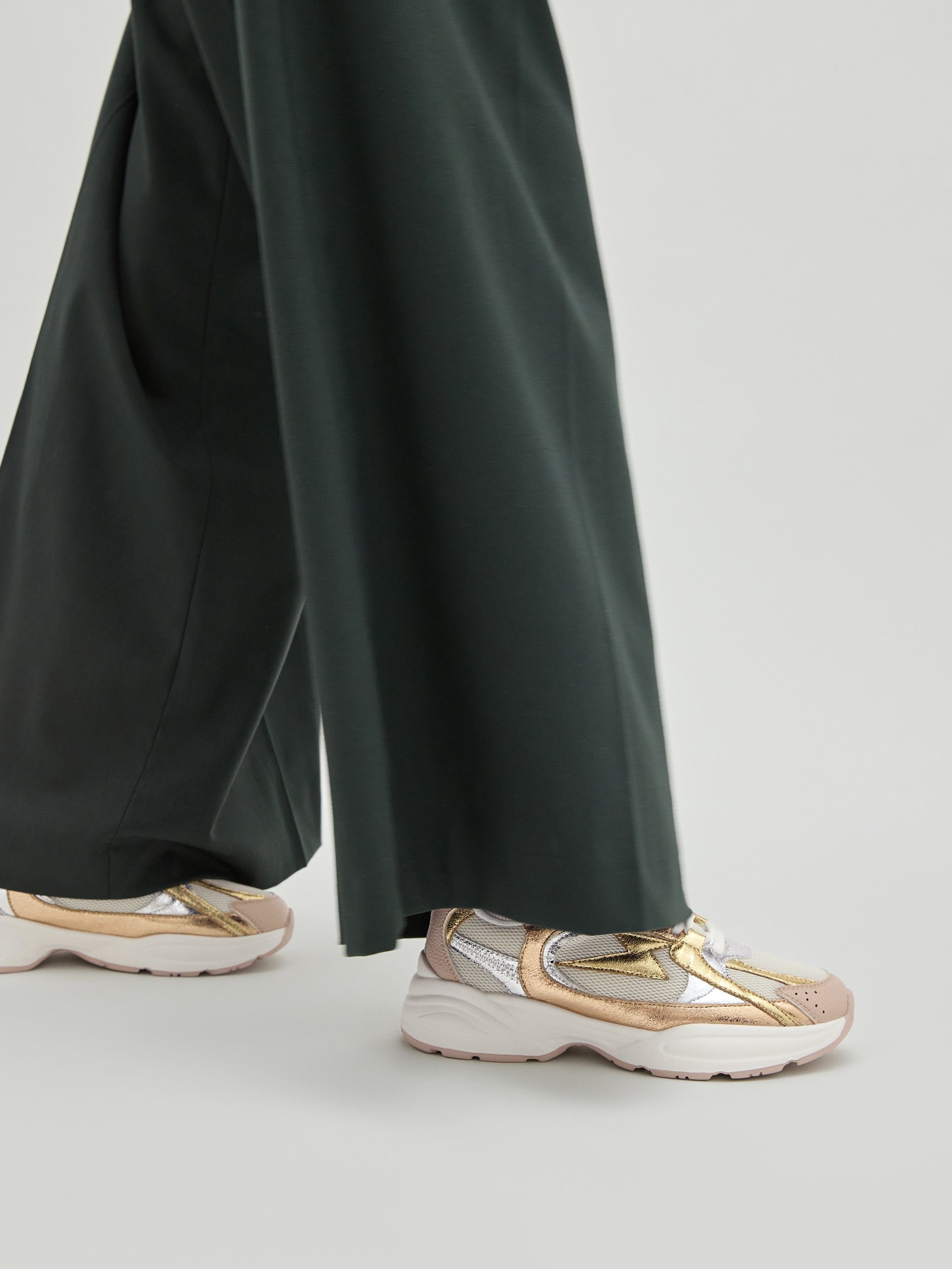 Low mesh sneakers VANESSA WU Golden