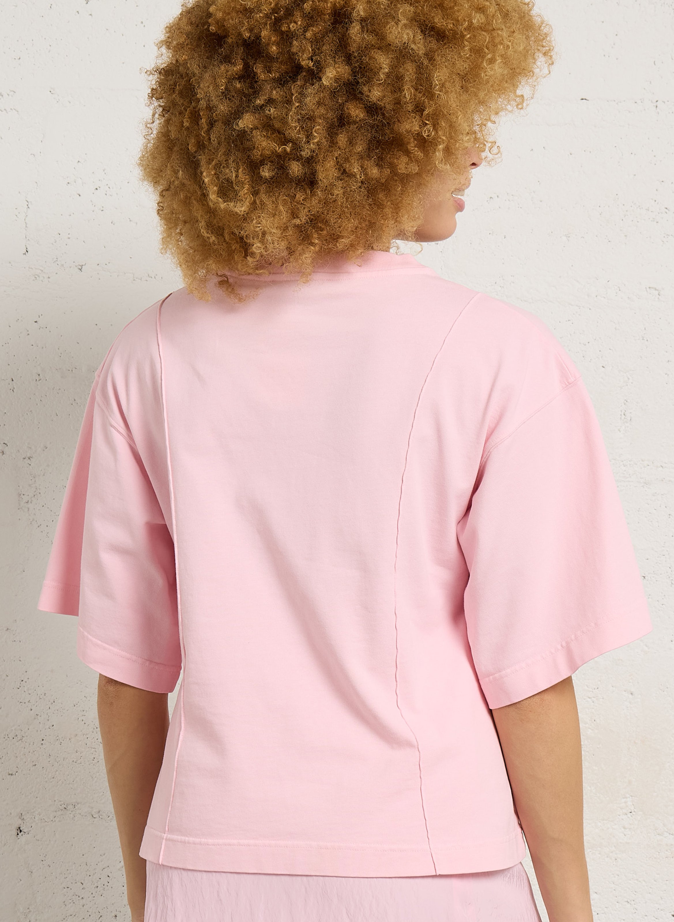 Weites T-Shirt mit kurzer Länge und Erdbeerstickerei DR BLOOM Rosa