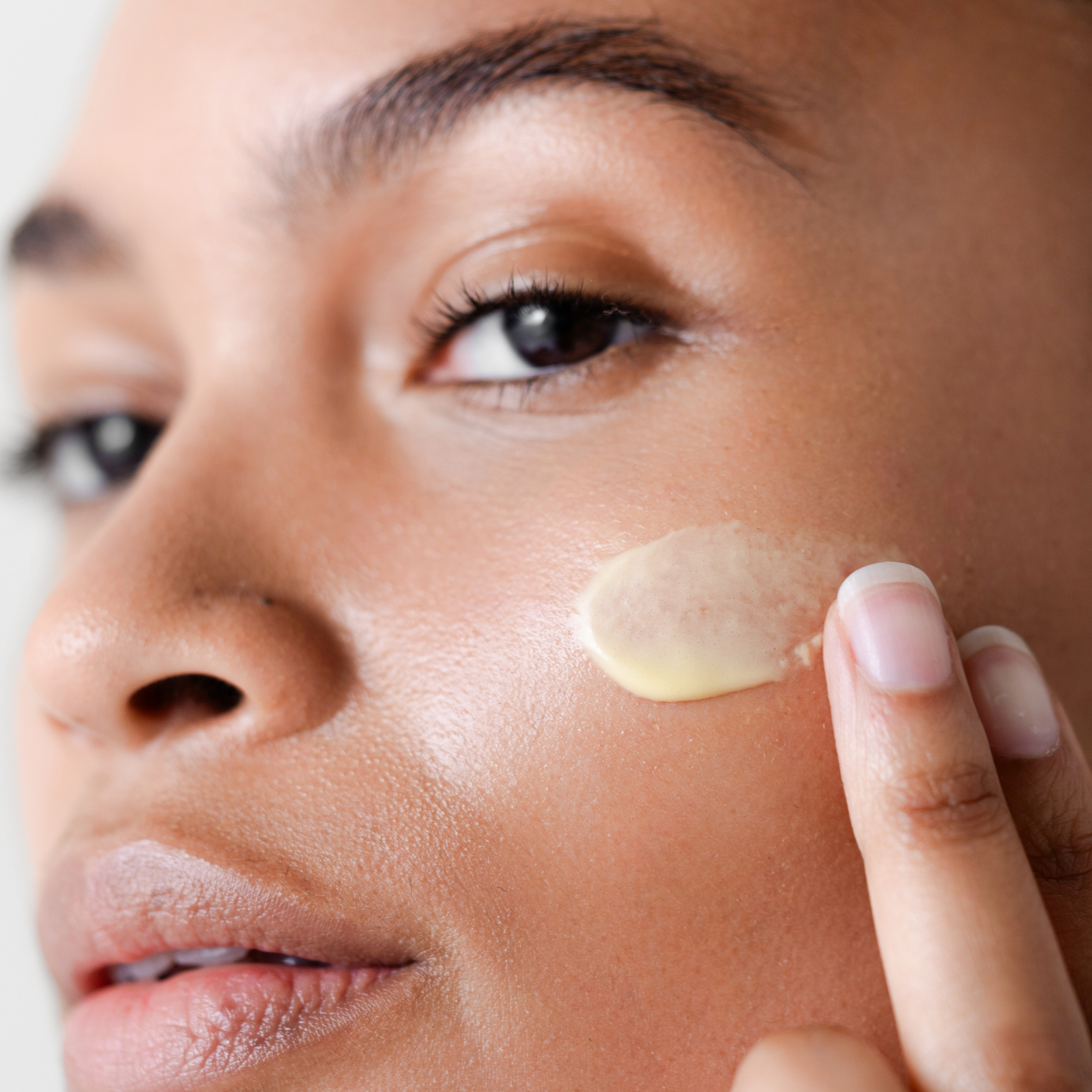 Crème de Jour à l'Abricot DR. HAUSCHKA No color