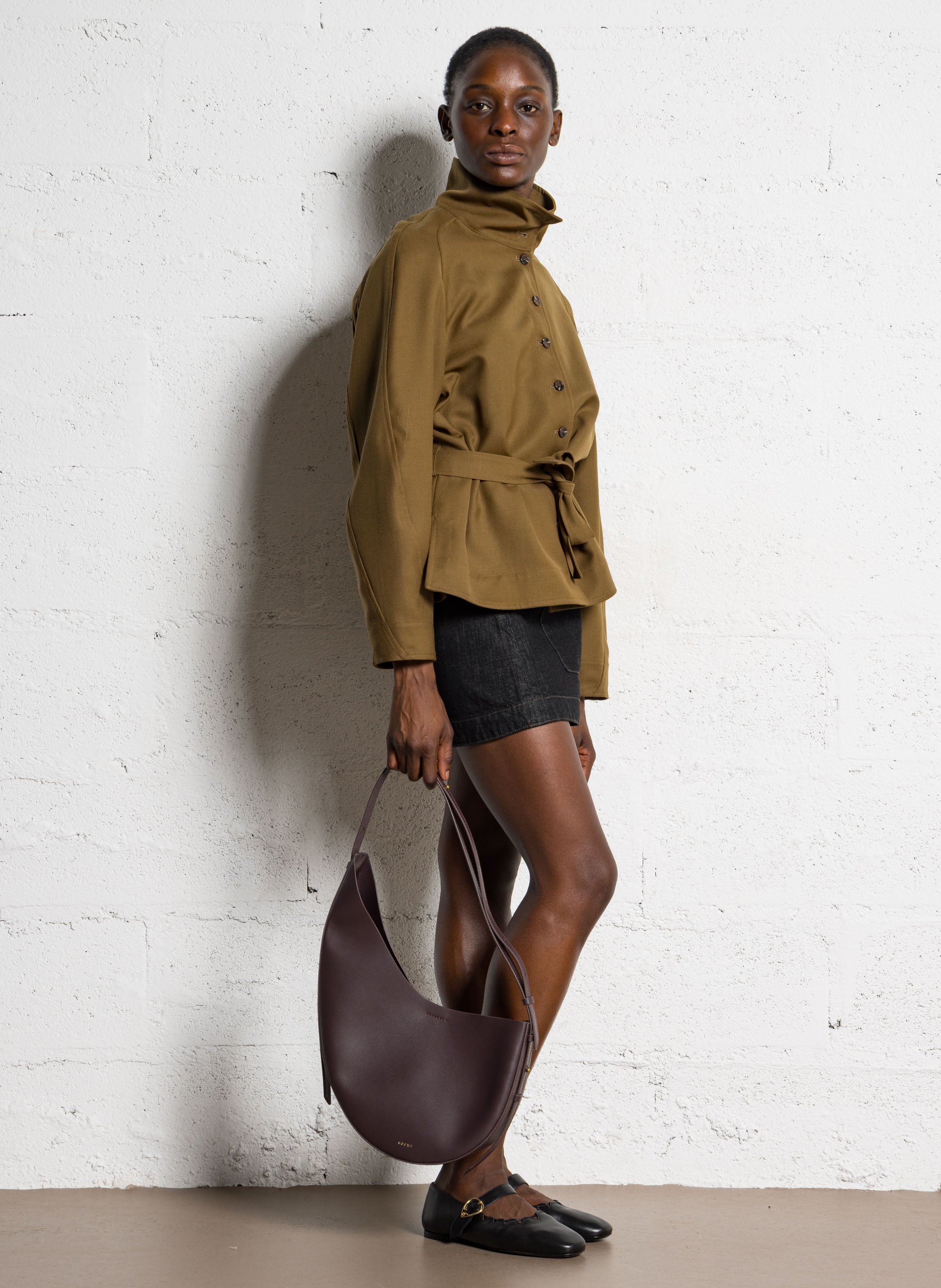 Sac bandoulière asymétrique en cuir lisse SOEUR Rouge