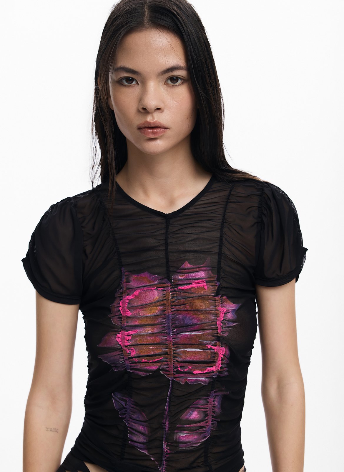 Top ajusté col rond imprimé DESIGUAL Noir