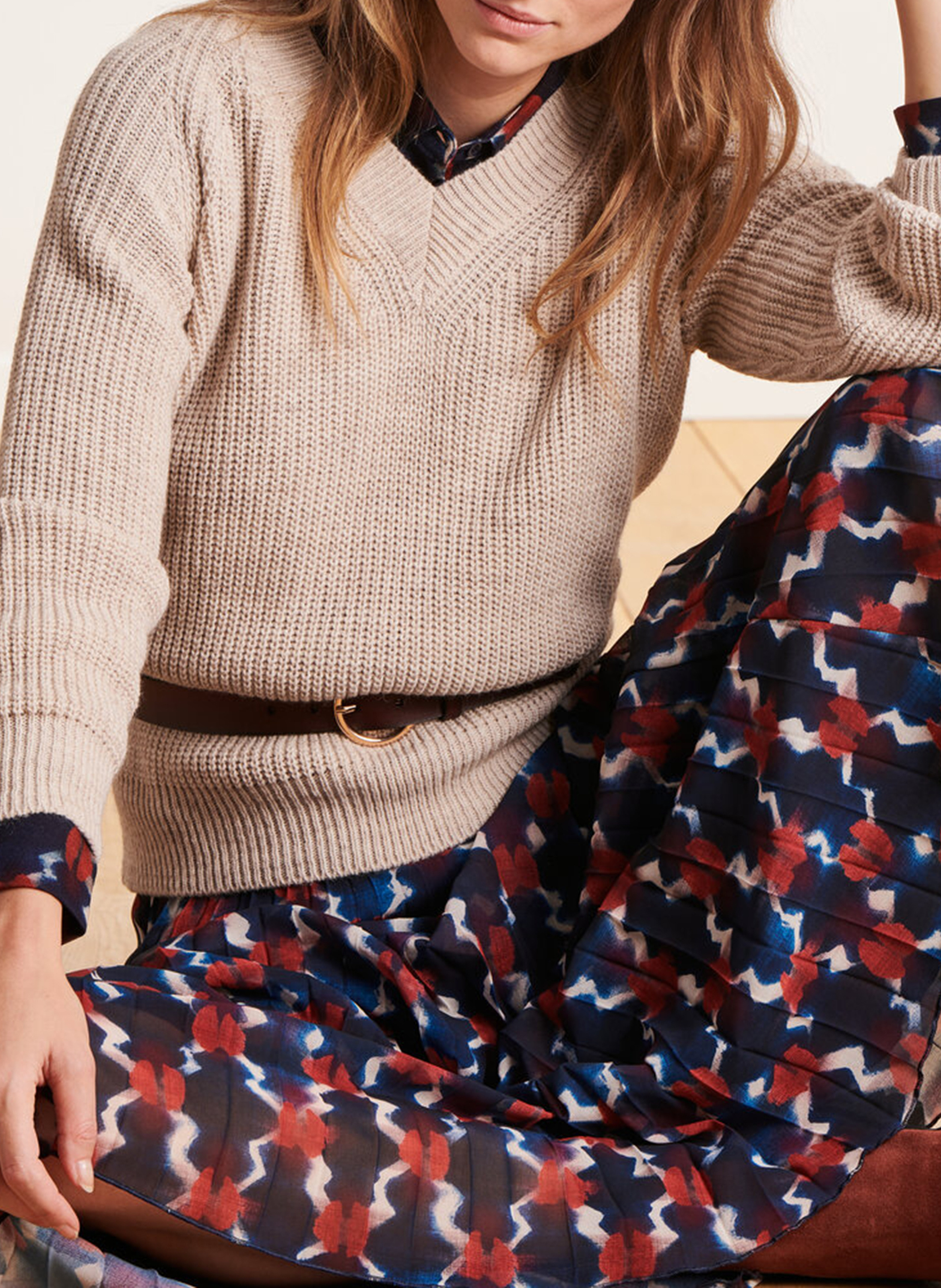 Gerade geschnittener Strick-Mix-Pullover mit V-Ausschnitt LA FEE MARABOUTEE Beige