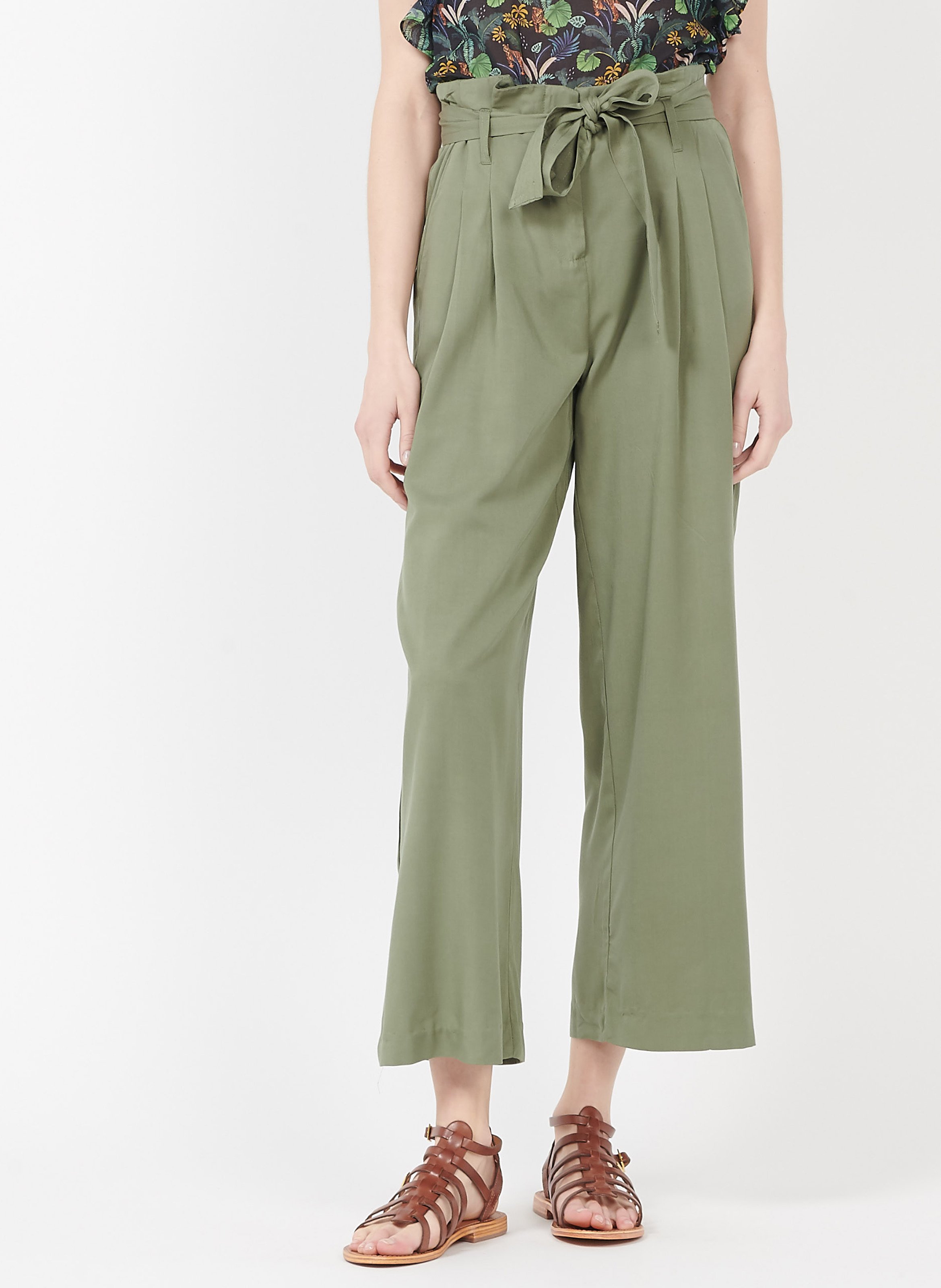 Pantaloni A Vita Alta Con Cintura Larghi E Fluidi Four Leaf Clover Yas -  Donna | Place des Tendances