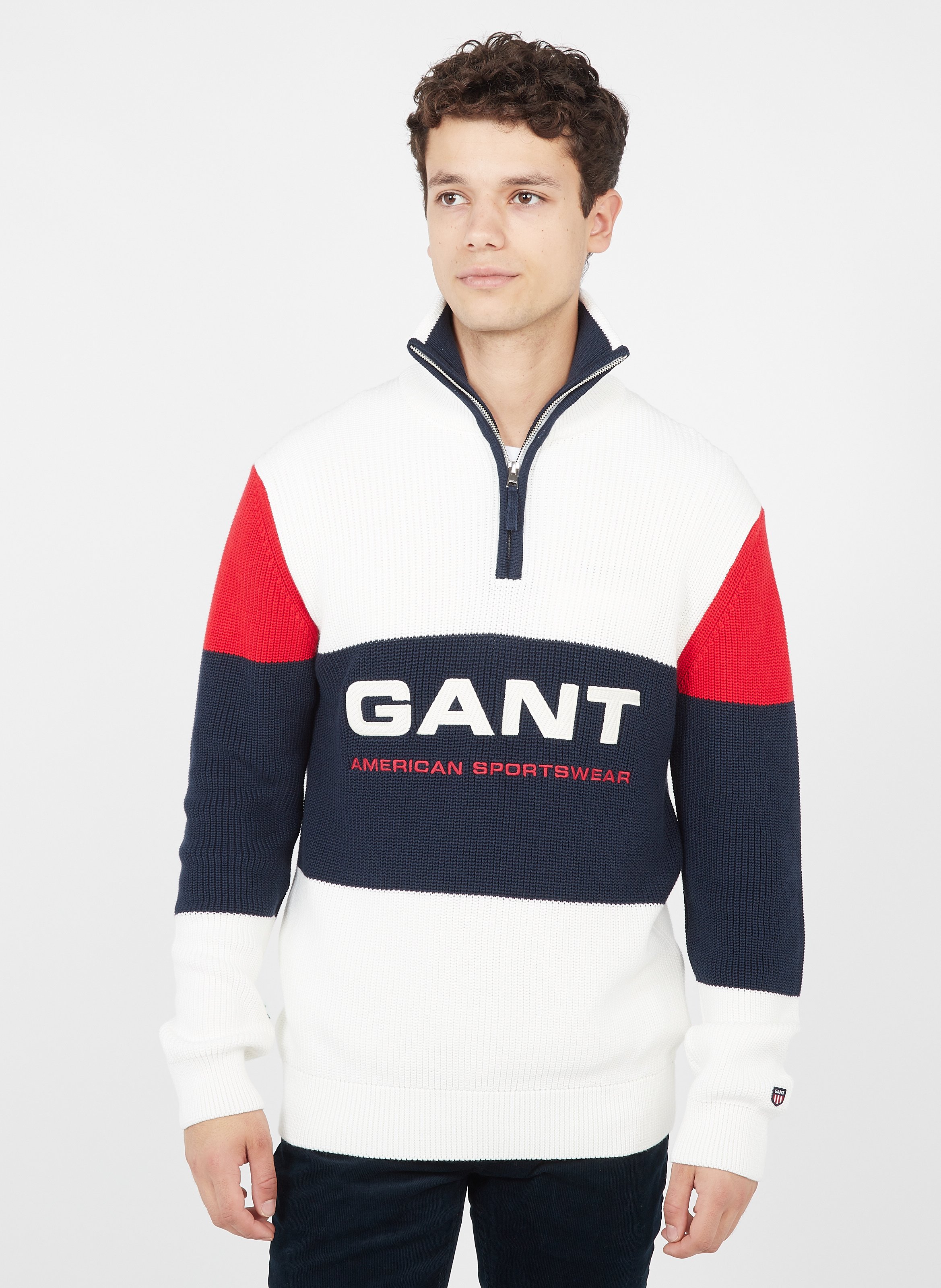 Groene trui van Gant met rits bij de kraag. Op de mouw staat een Gant logo.  70% katoen en 30% wol. Regular fit.