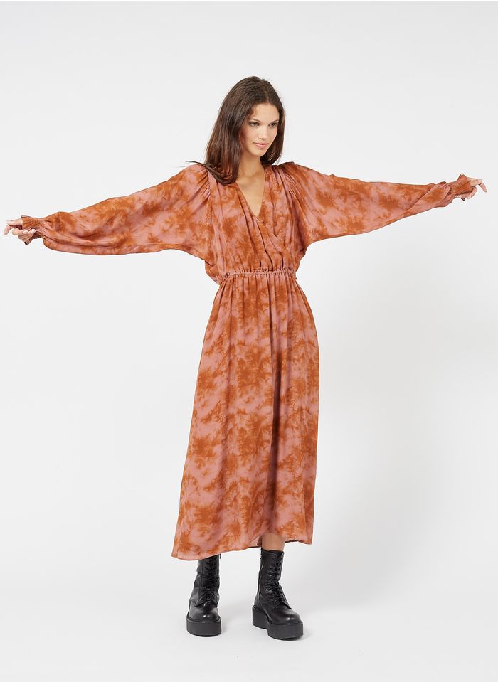 LOUISE MISHA Lange jurk met V-hals en print Bruin
