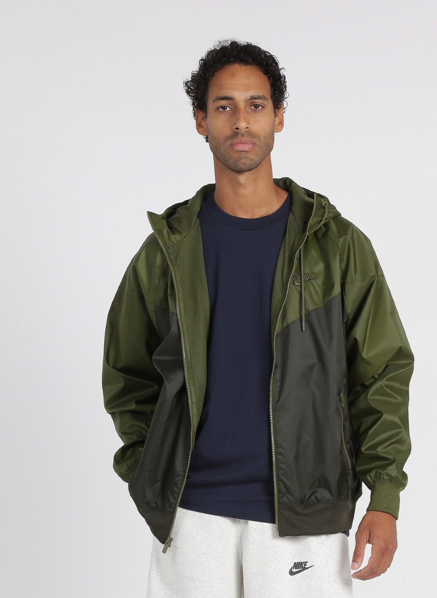 Sale Regular-fit Windjack Met Capuchon Sequoia/rough Green/sequoia Nike -  Heren | Place des Tendances