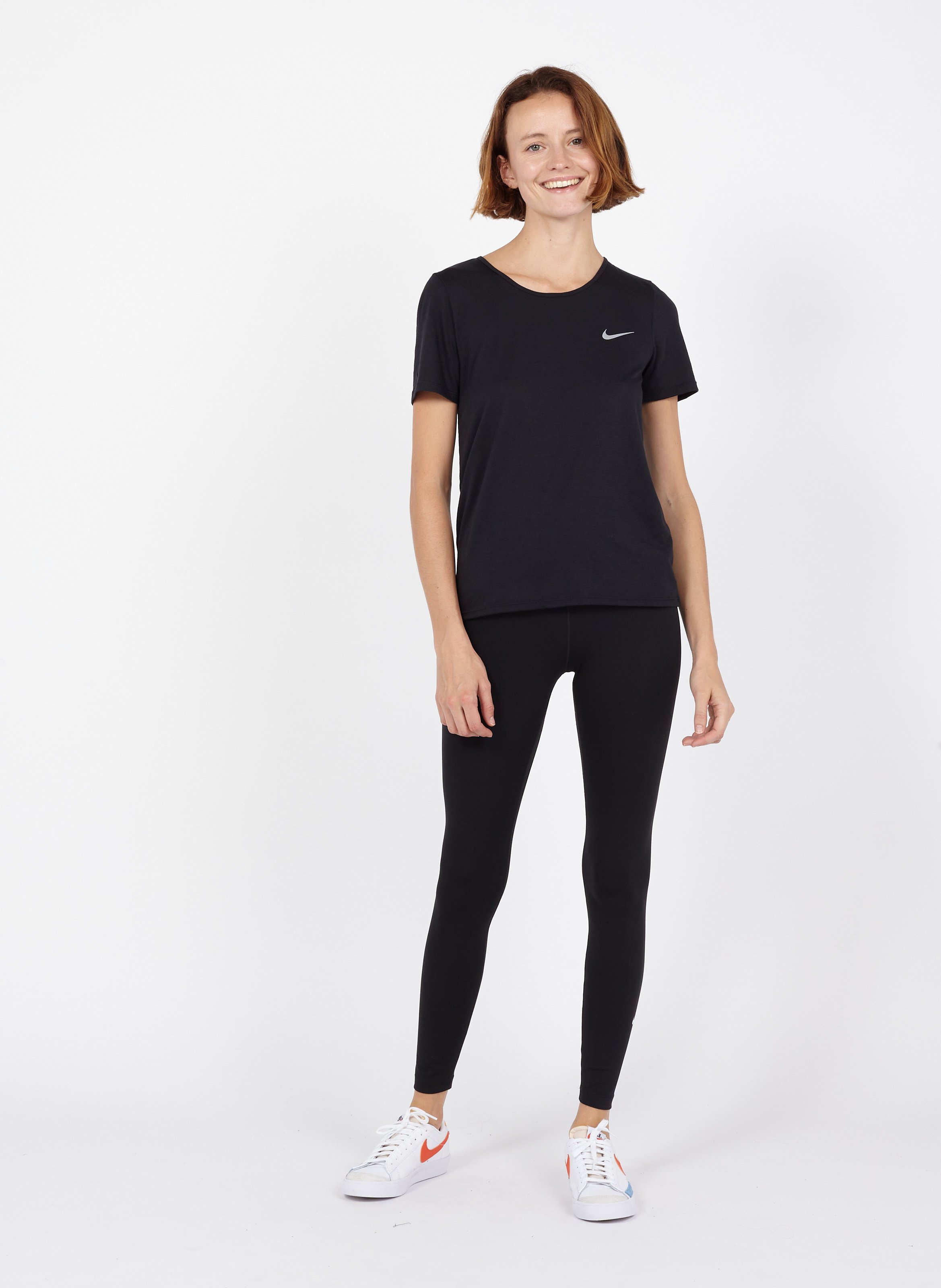 Nike broek / Legging Legasee Swoosh in zwart 716662