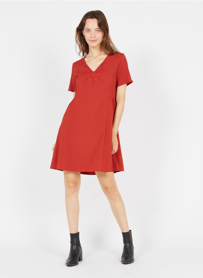 ONE STEP Korte jurk met V-hals en borduursel | Rood