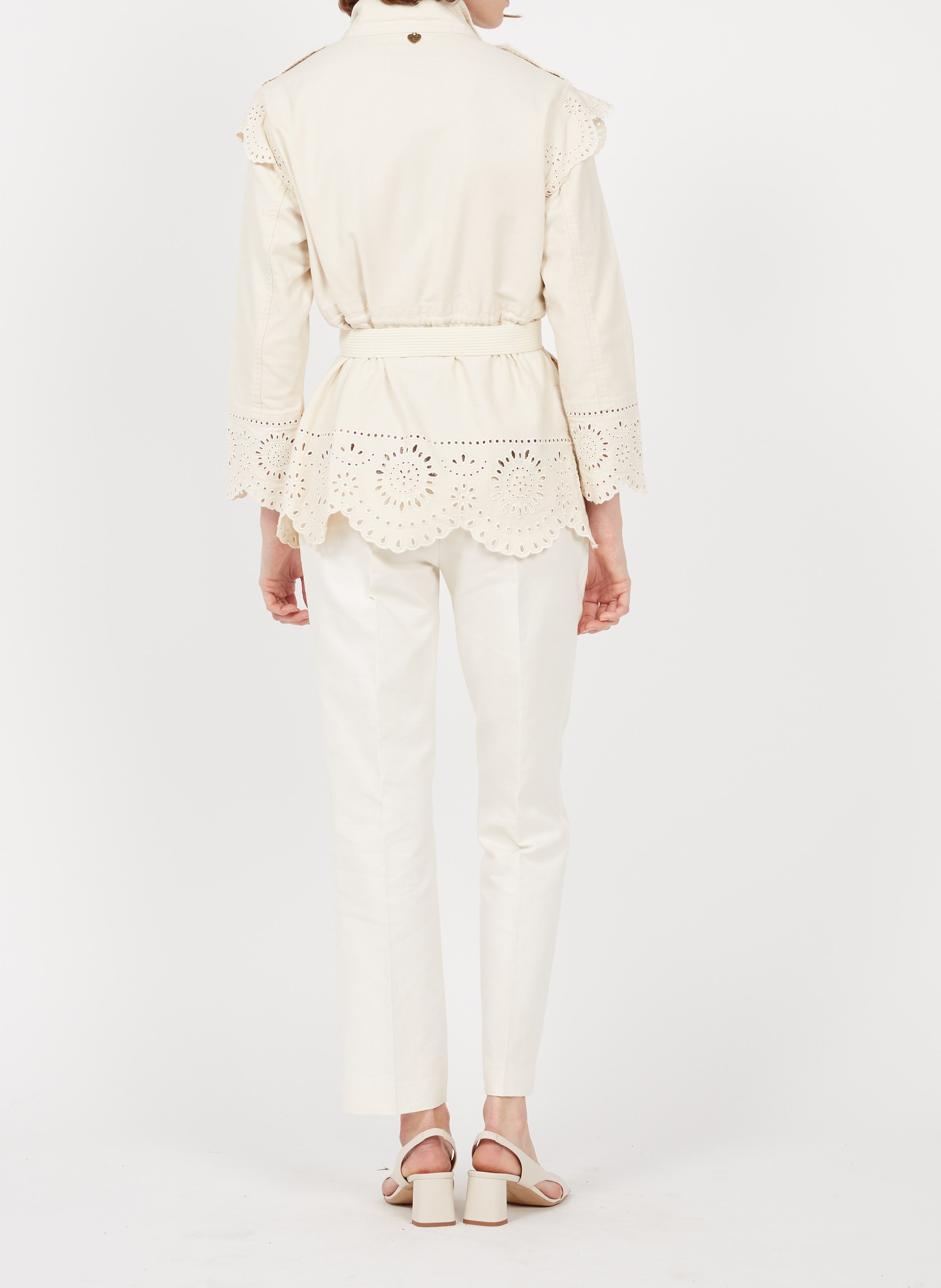 Off white pumps in kleine maten met hoge hak en bandje